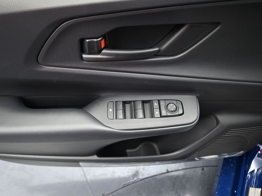 2026 Toyota Prius Plug-In Hybrid SE - 6