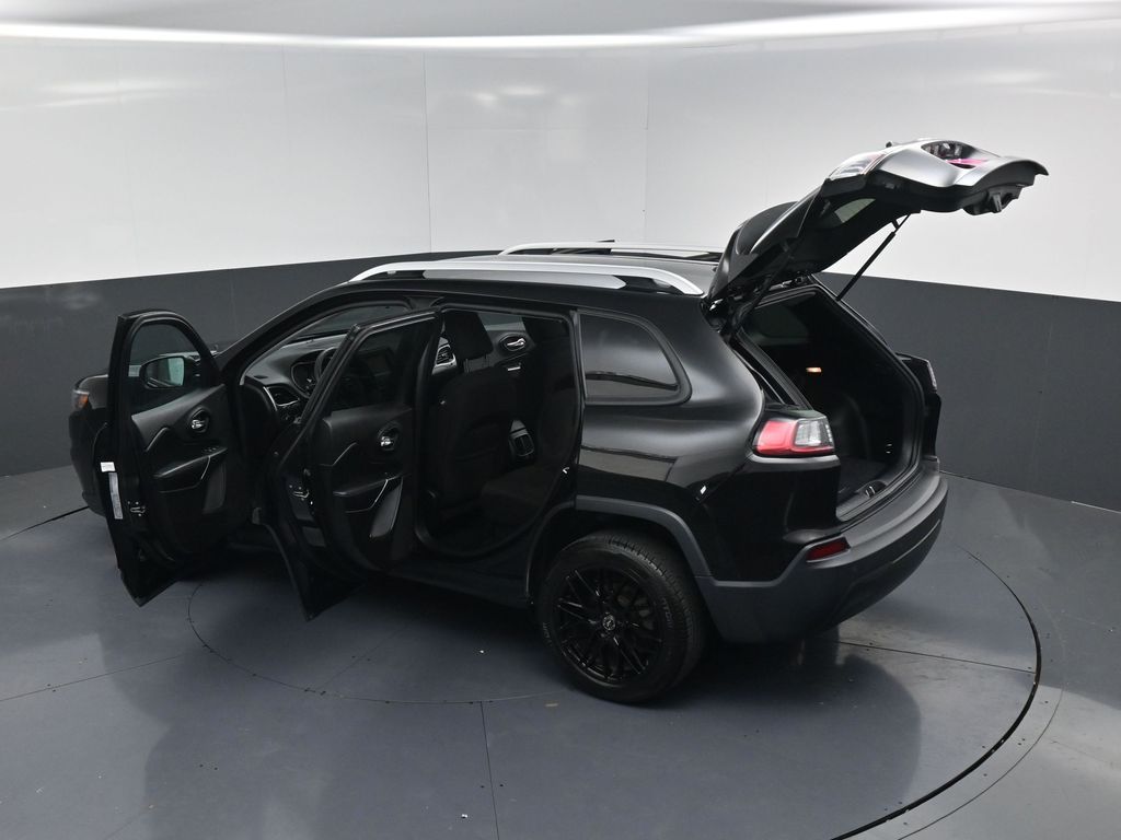 2020 Jeep Cherokee Latitude Black at DeMontrond Auto Country