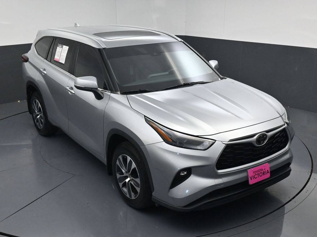 2024 Toyota Highlander XLE Silver at Monument Chevrolet