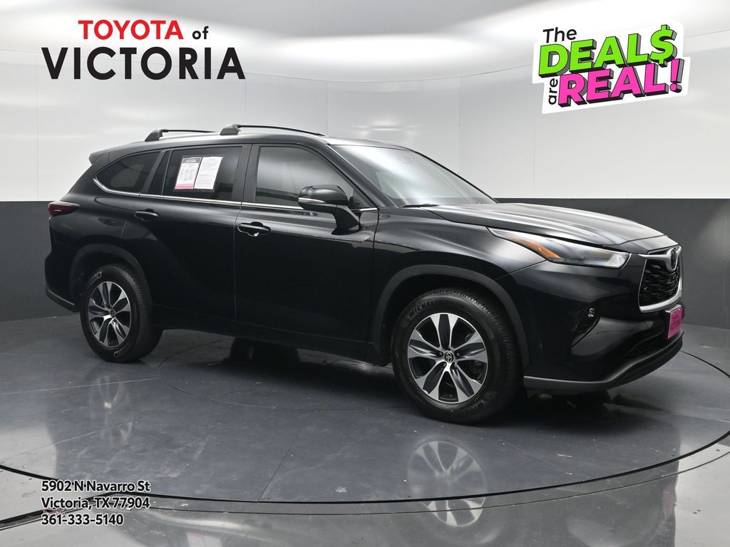 2025 Toyota Highlander XLE Black at Toyota of Victoria
