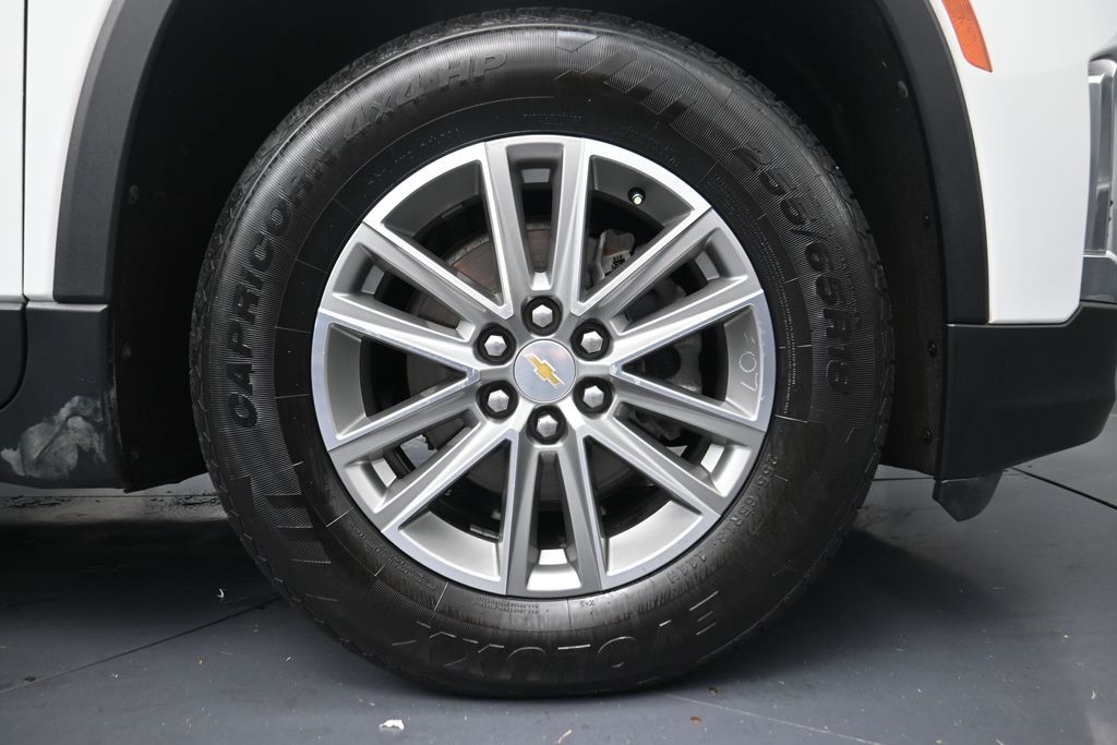 2023 Chevrolet Traverse LT White at AutoSavvy Houston Southwest