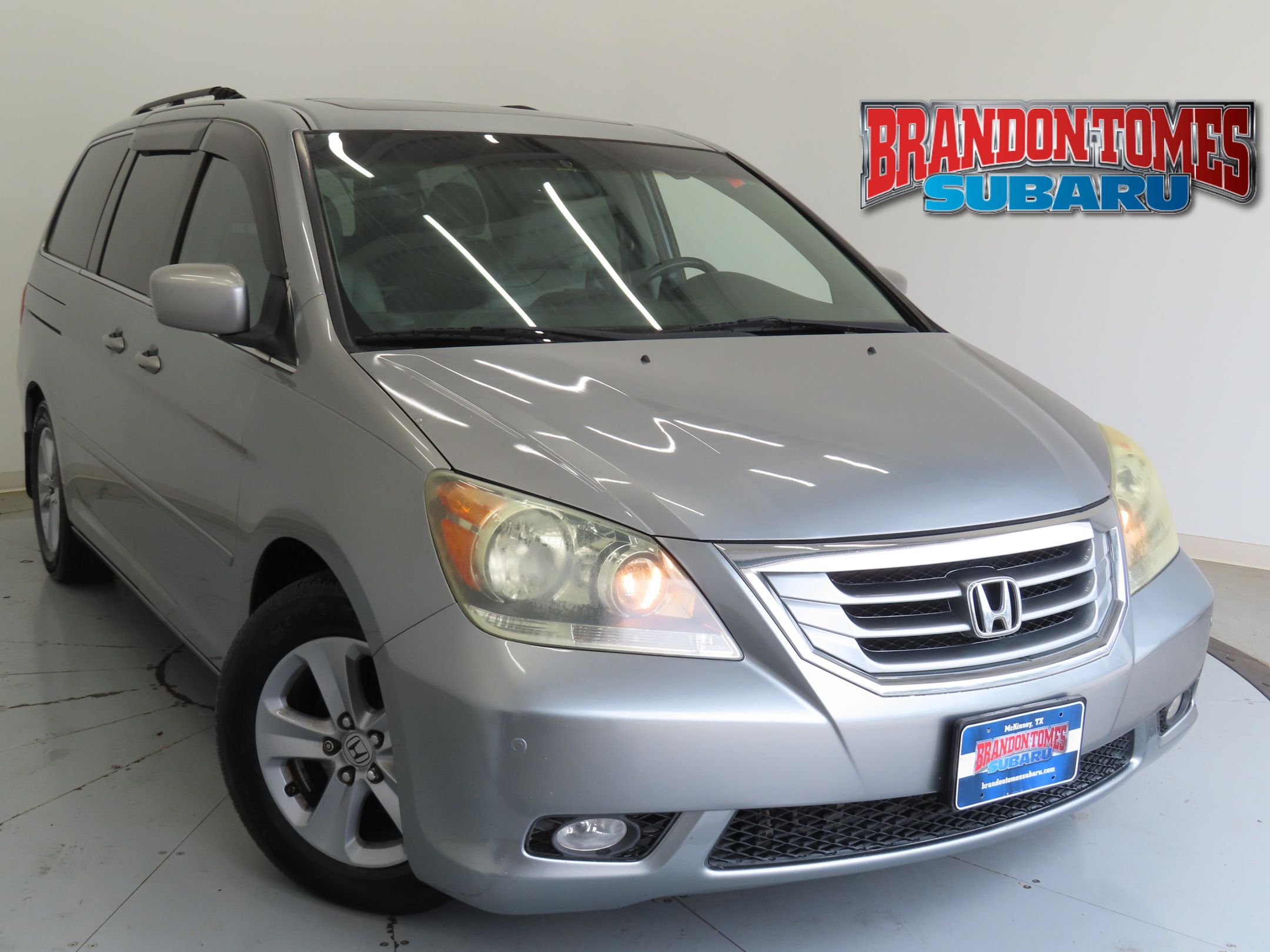 Silver 2008 Honda Odyssey Touring FWD Minivan Front-Wheel Drive 5-Speed Automatic Overdrive