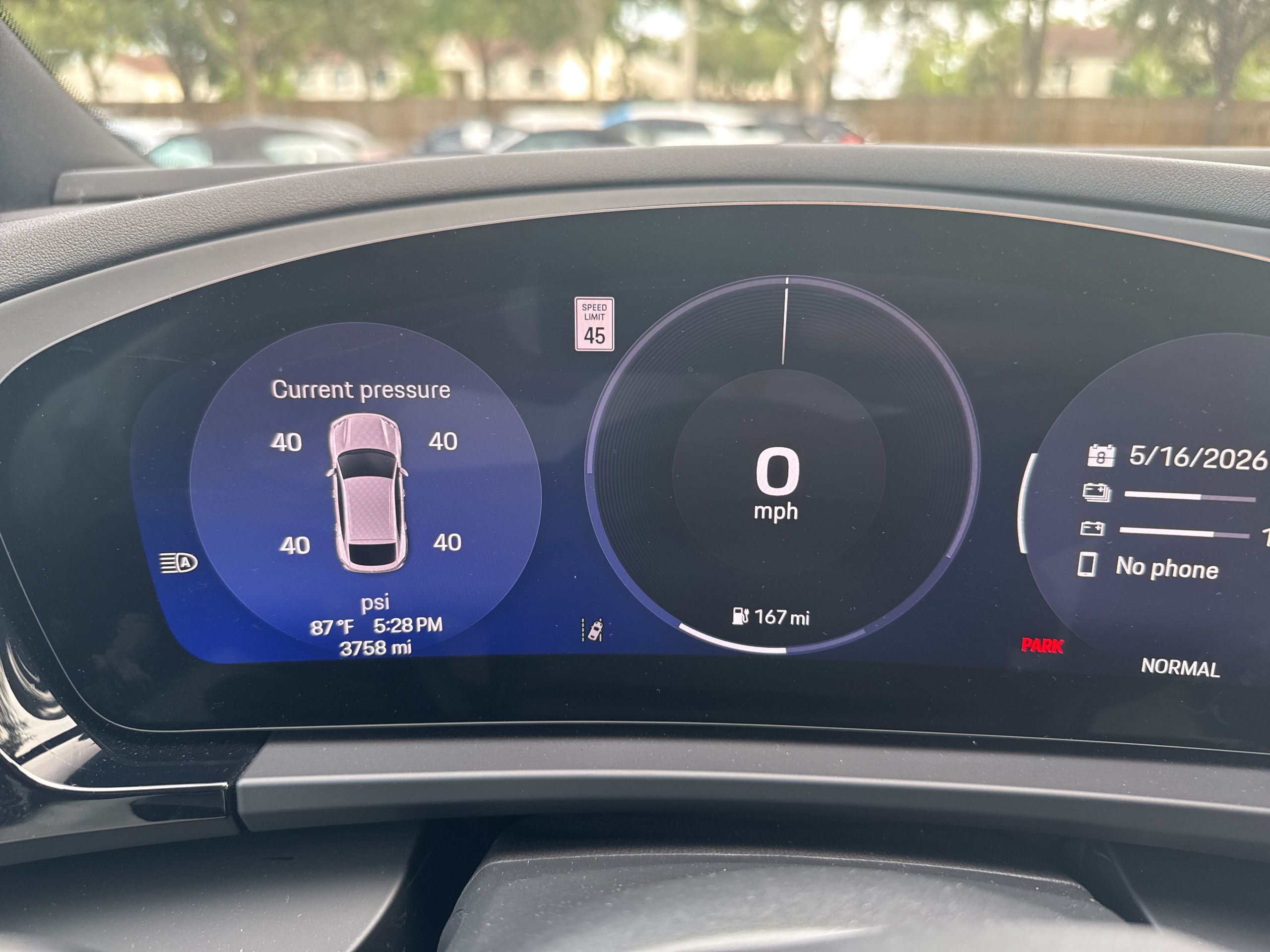 2025 Porsche Macan Macan Electric's photo