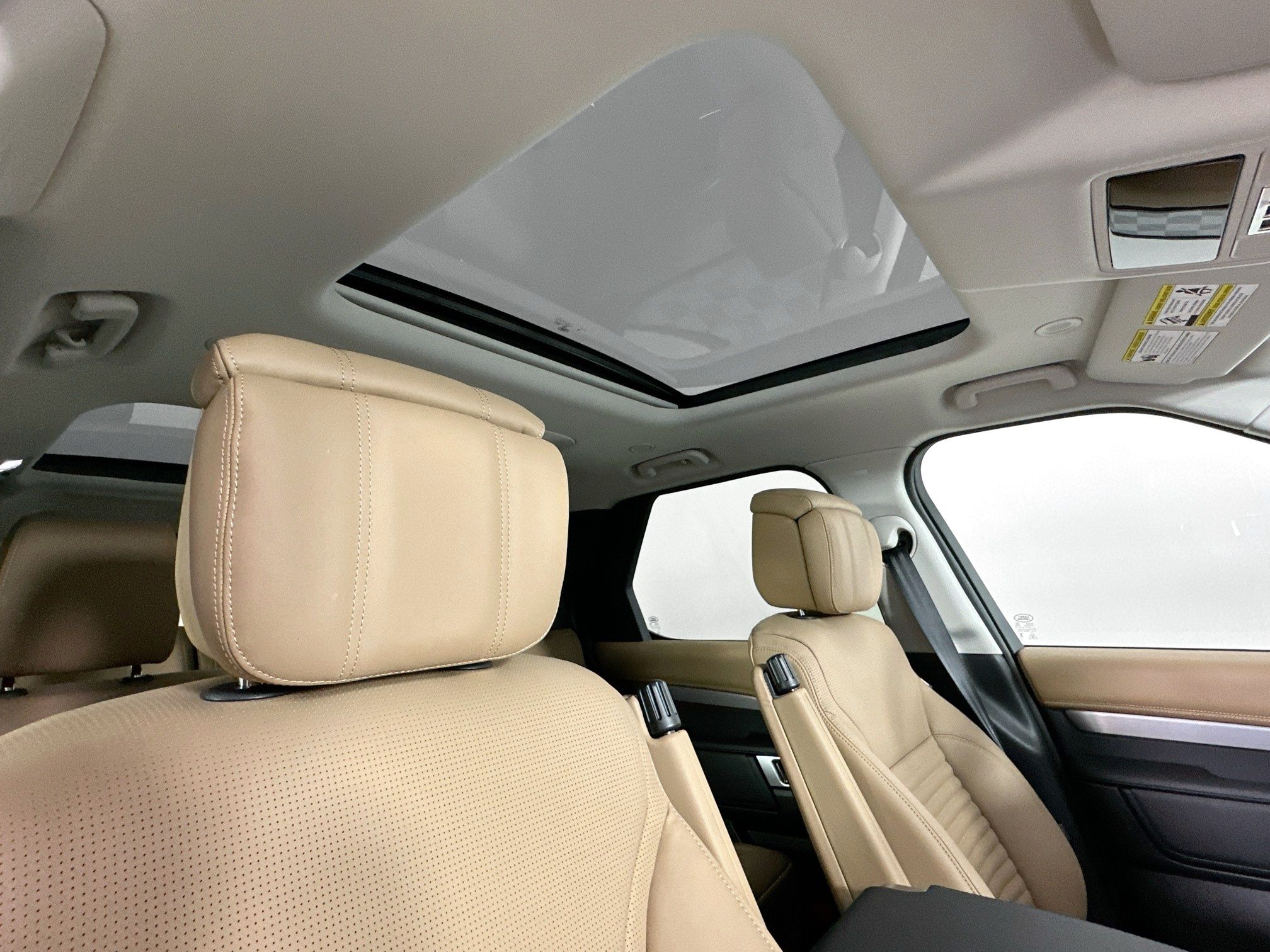new 2026 Land Rover Discovery car, priced at $87,330