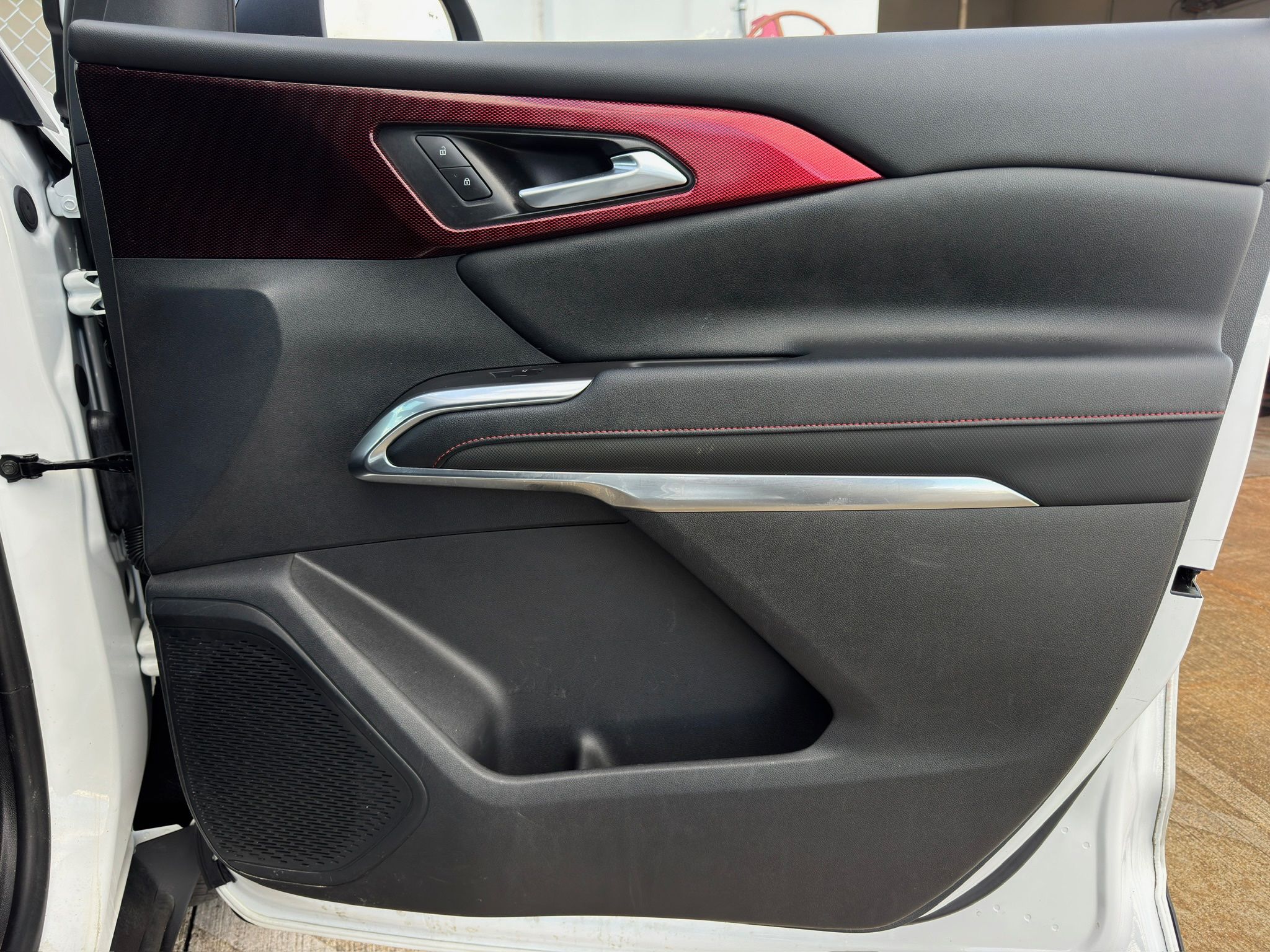 2024 Chevrolet Traverse Z71 White at Classic Elite Chevrolet Sugar Land