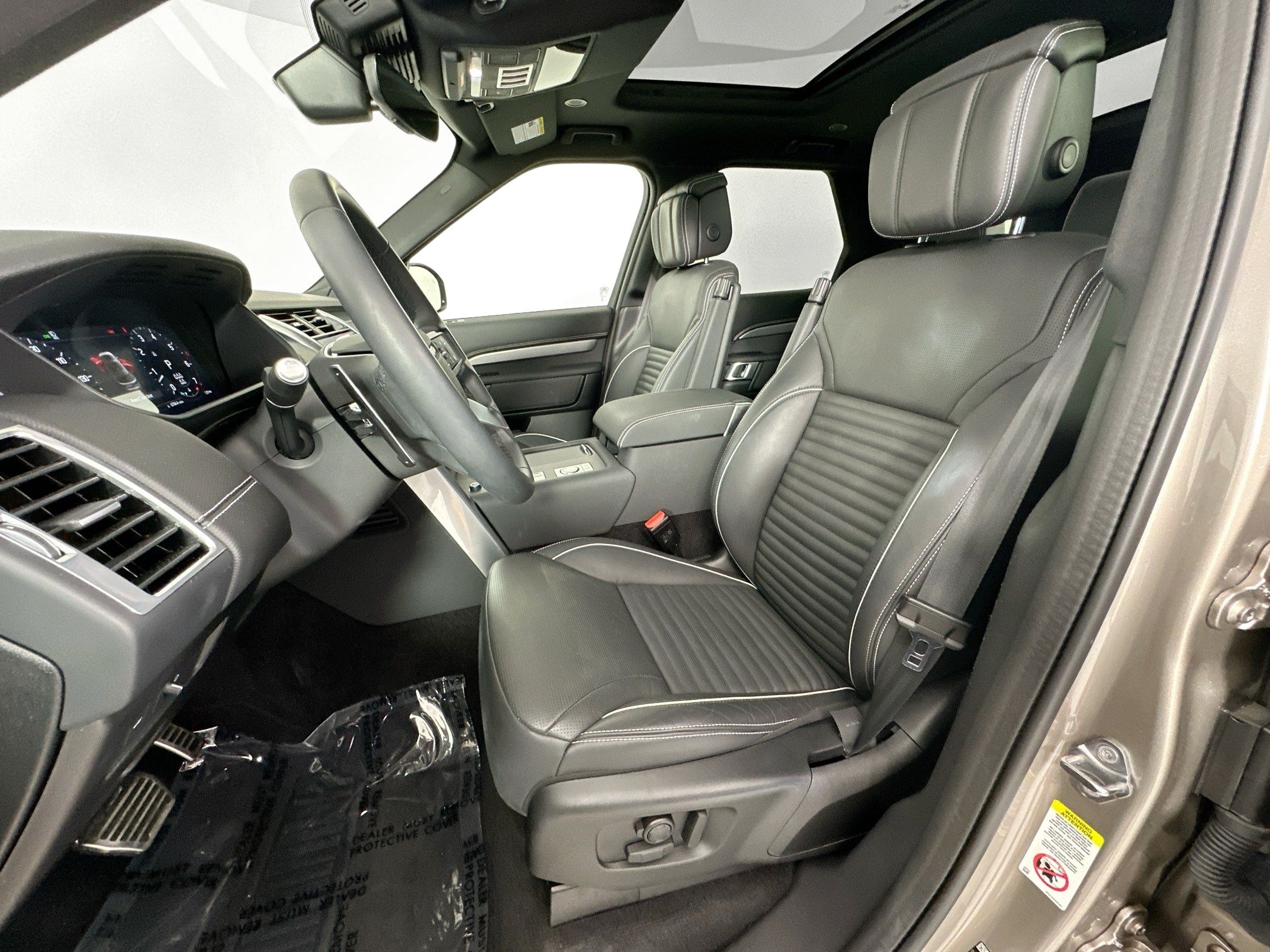 used 2024 Land Rover Discovery car, priced at $60,998