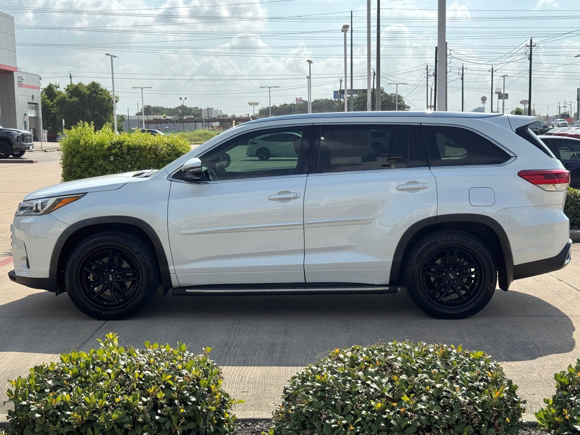 2019 Toyota Highlander Limited Platinum White at Gullo Toyota