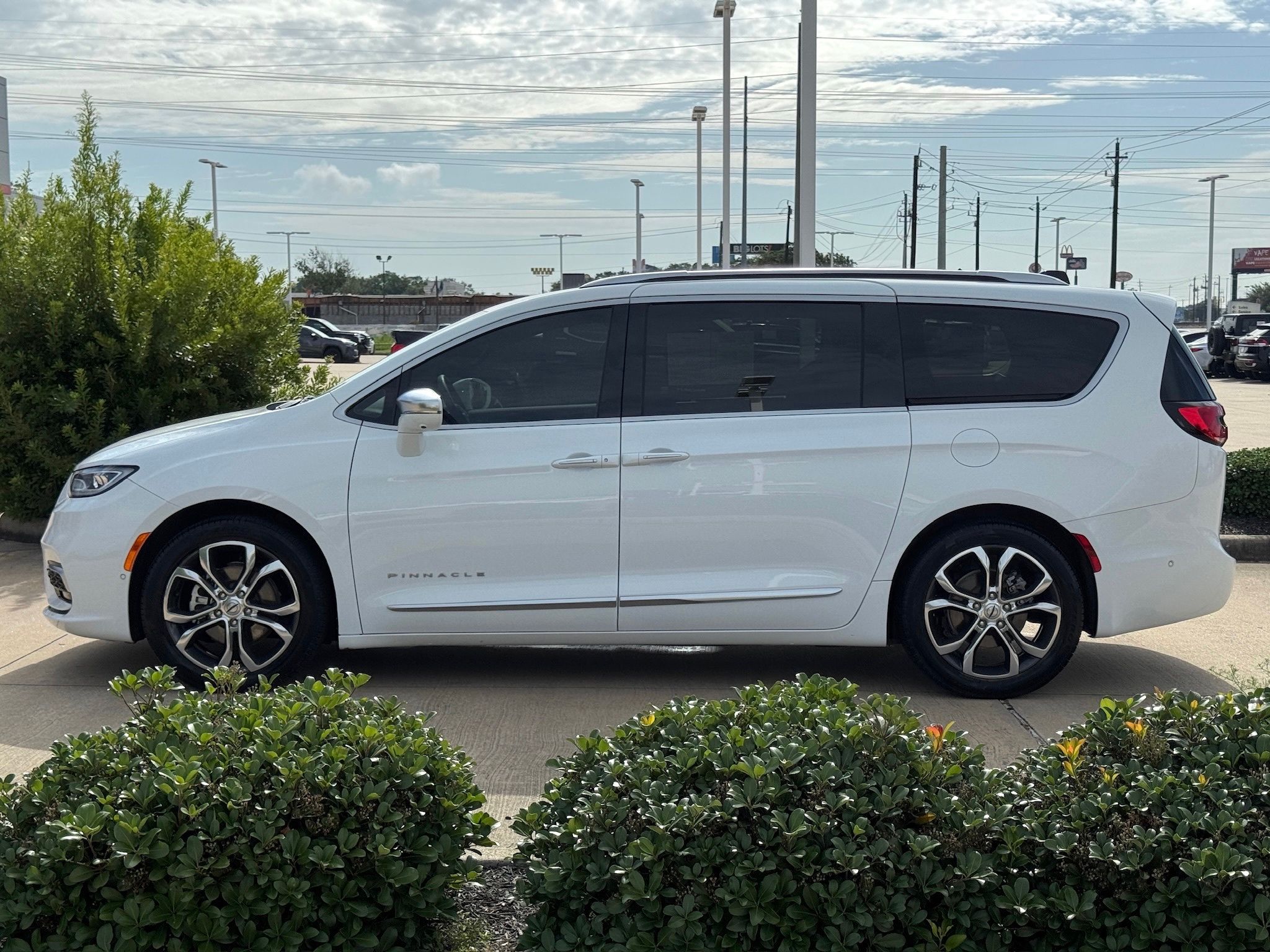 2024 Chrysler Pacifica Pinnacle White at Community Honda