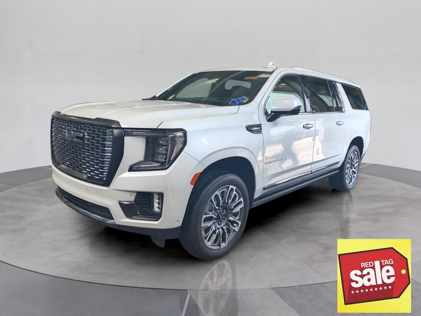 White Frost Tricoat 2024 GMC Yukon XL SUV / Crossover Four-Wheel Drive