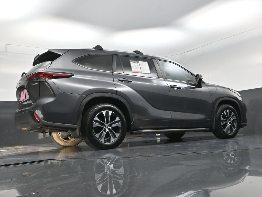 2024 Toyota Highlander Hybrid XLE Gray at Toyota of Victoria