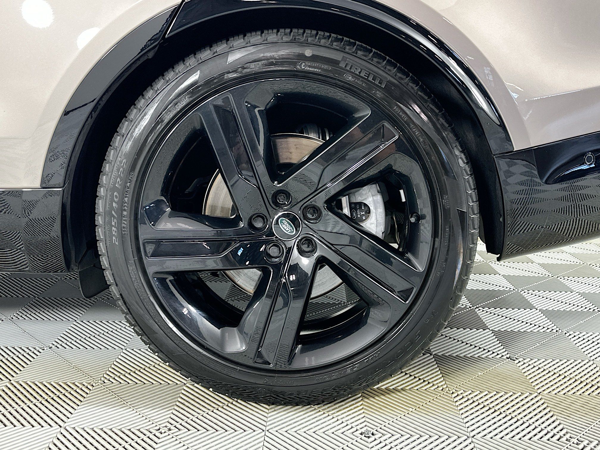 used 2024 Land Rover Discovery car, priced at $60,998