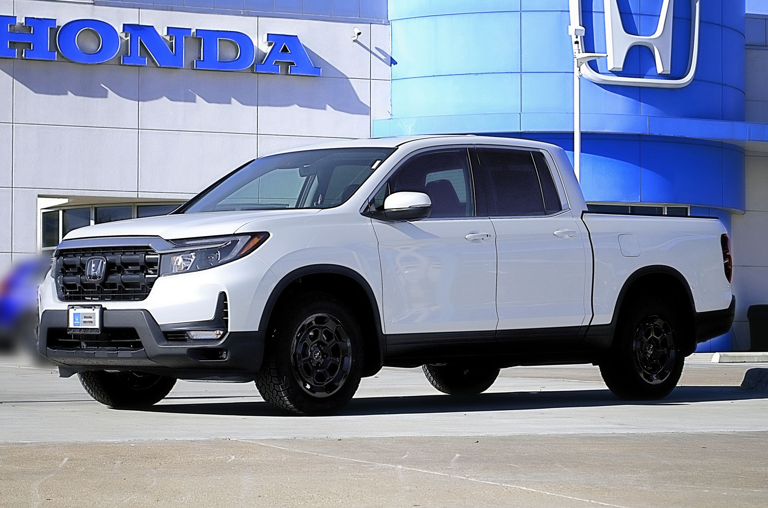 Platinum White Pearl 2025 Honda Ridgeline Pickup Truck All-Wheel Drive 9-Speed Automatic