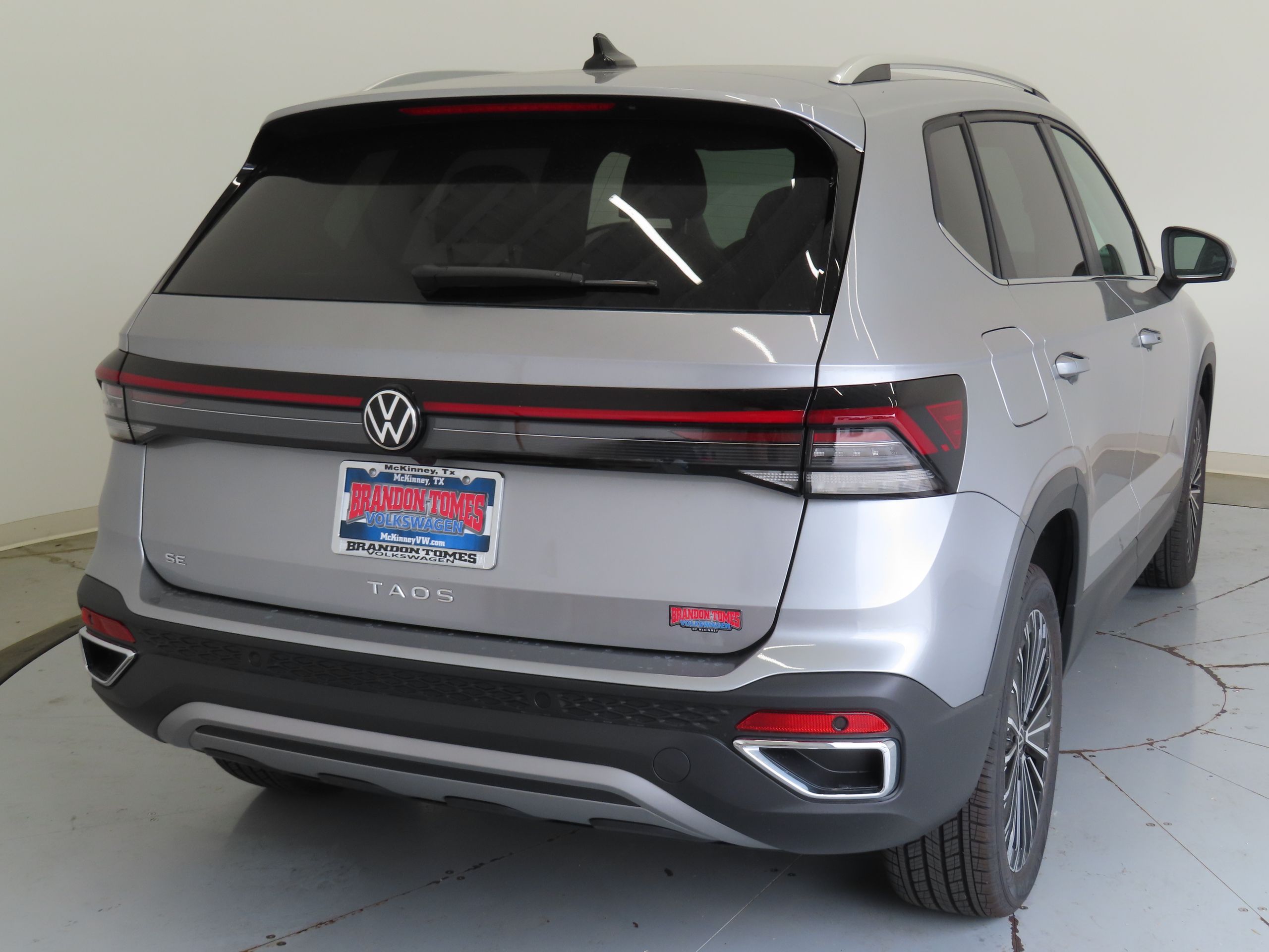 View vehicle photo 4