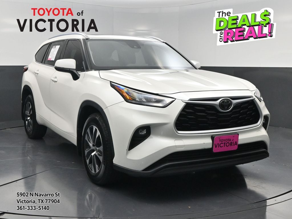 2020 Toyota Highlander XLE White at Emmons Autoplex