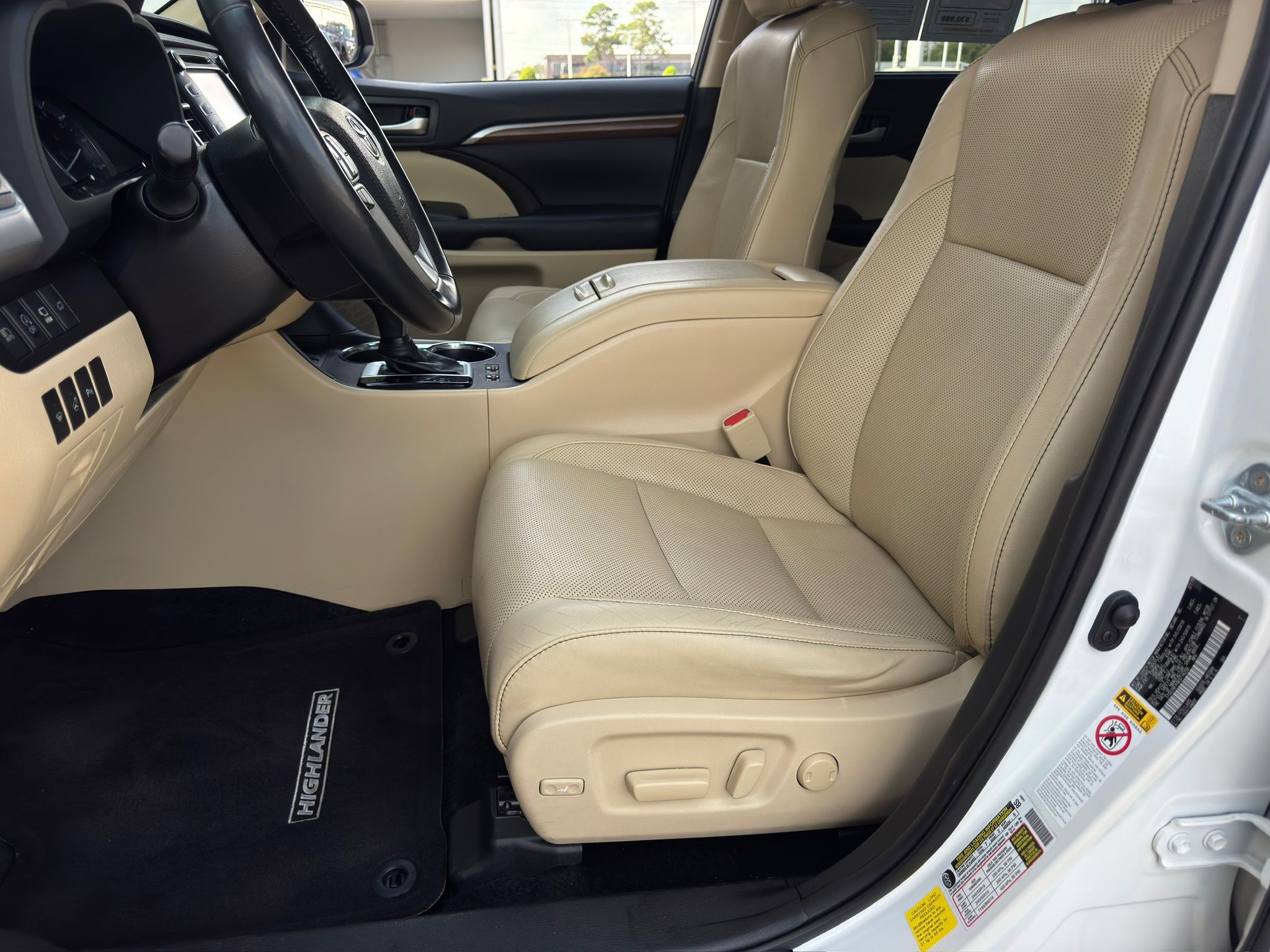 2019 Toyota Highlander Limited Platinum White at Gullo Toyota