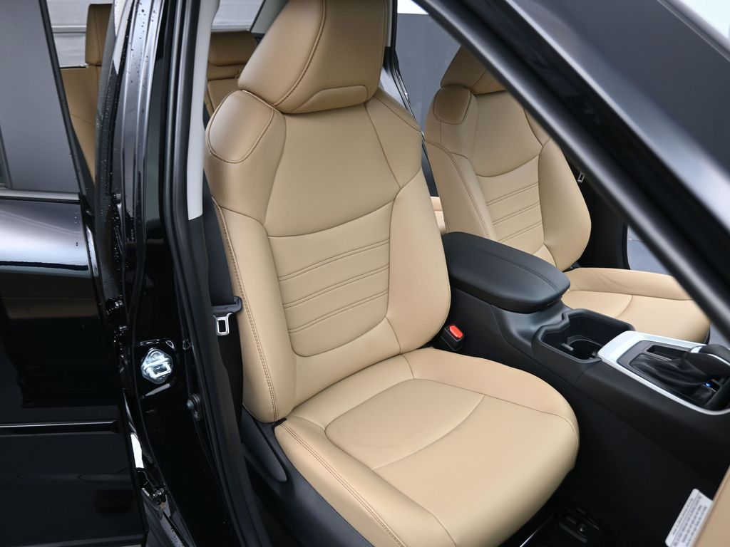 2025 Toyota RAV4 XLE Premium - 11