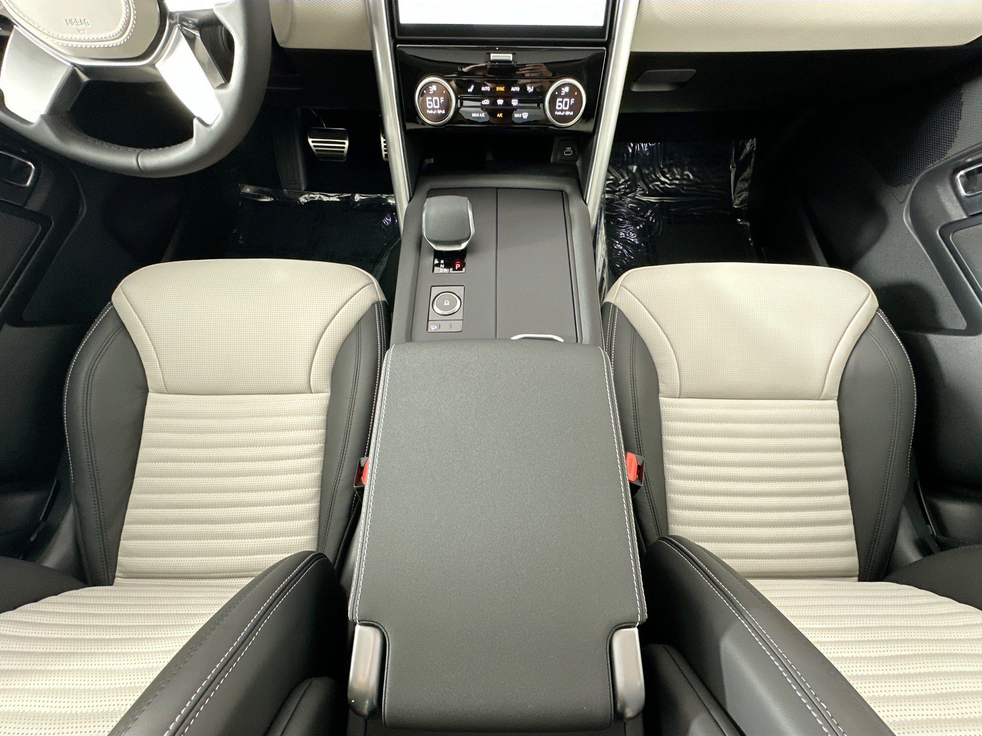 new 2025 Land Rover Discovery car, priced at $79,478