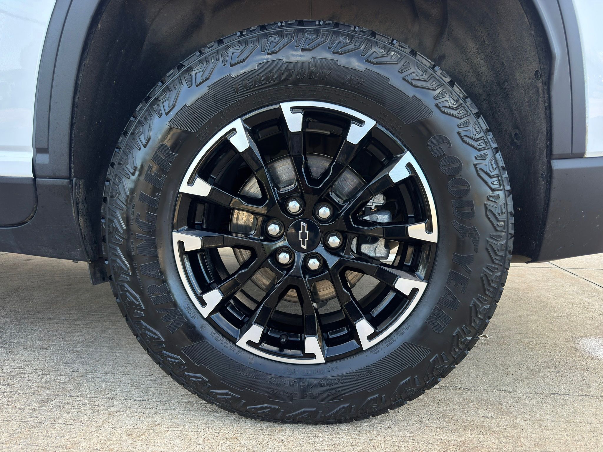 2024 Chevrolet Traverse Z71 White at Classic Elite Chevrolet Sugar Land