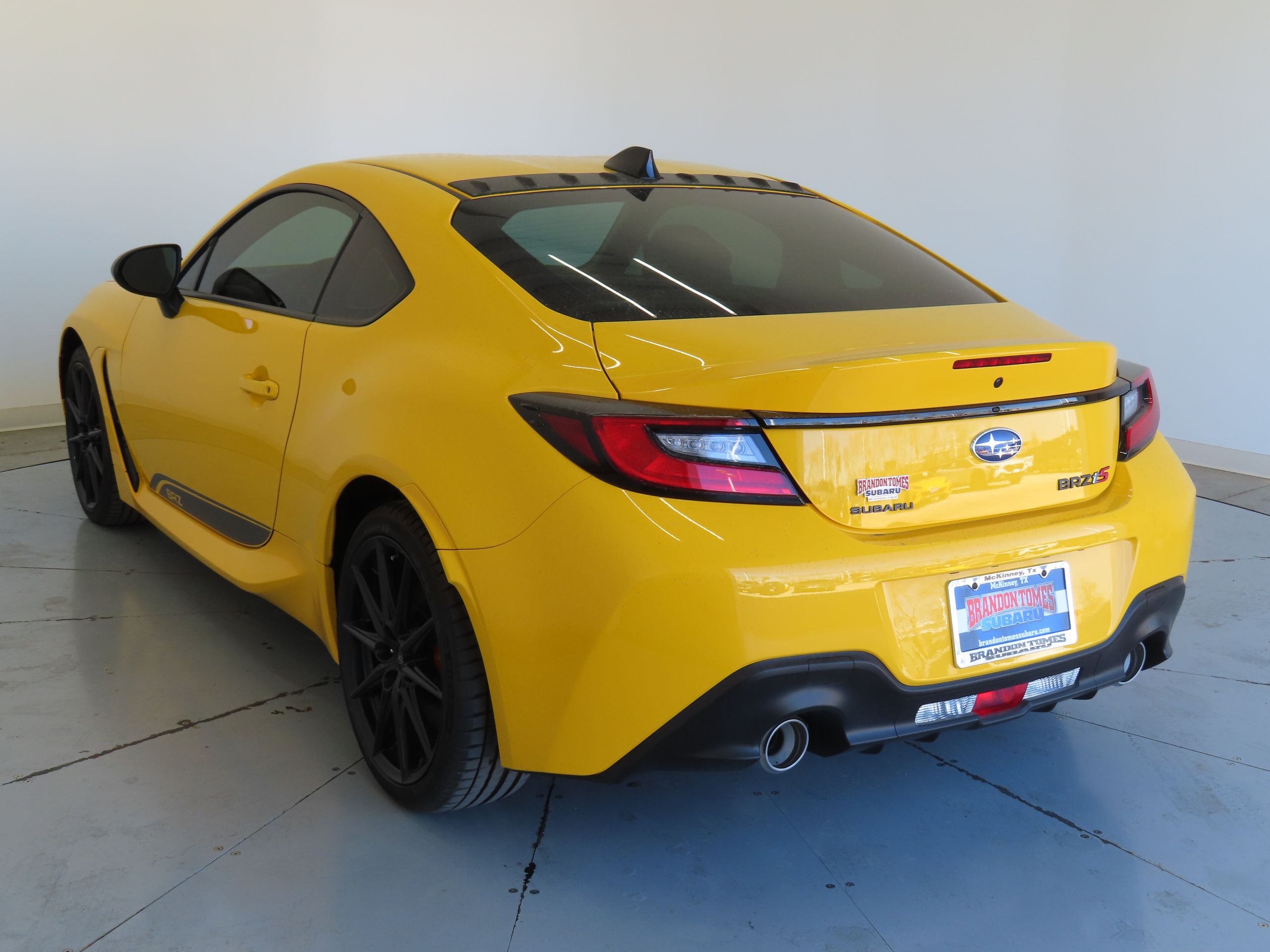 View vehicle photo 6