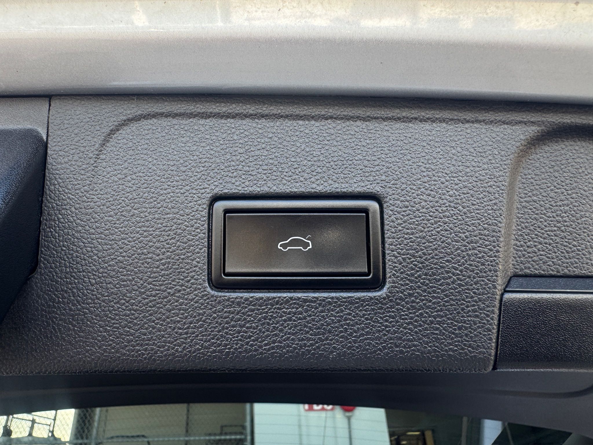 2019 Volkswagen Atlas SEL Silver at Community Kia