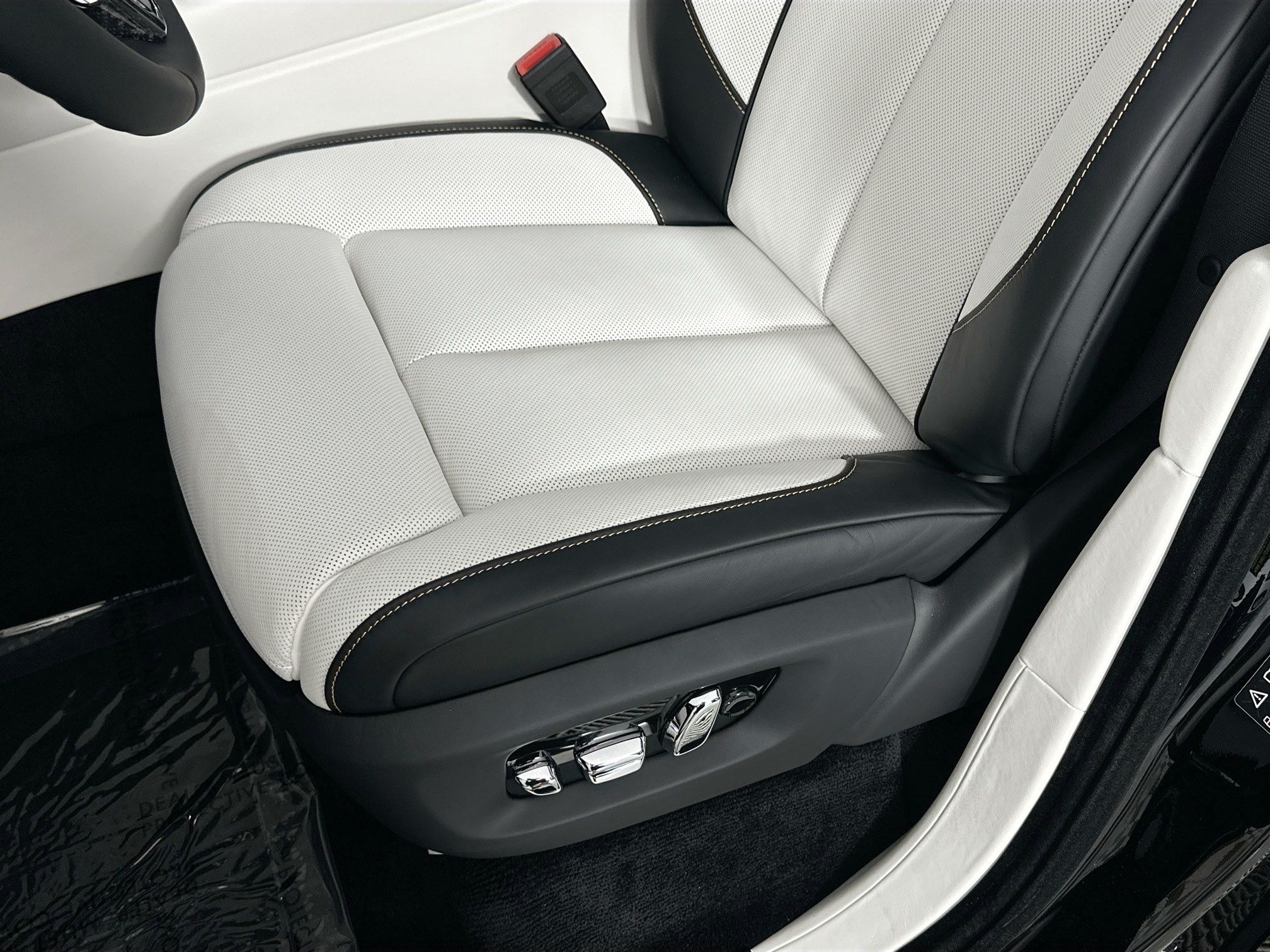 new 2026 Rolls-Royce Cullinan car, priced at $587,550