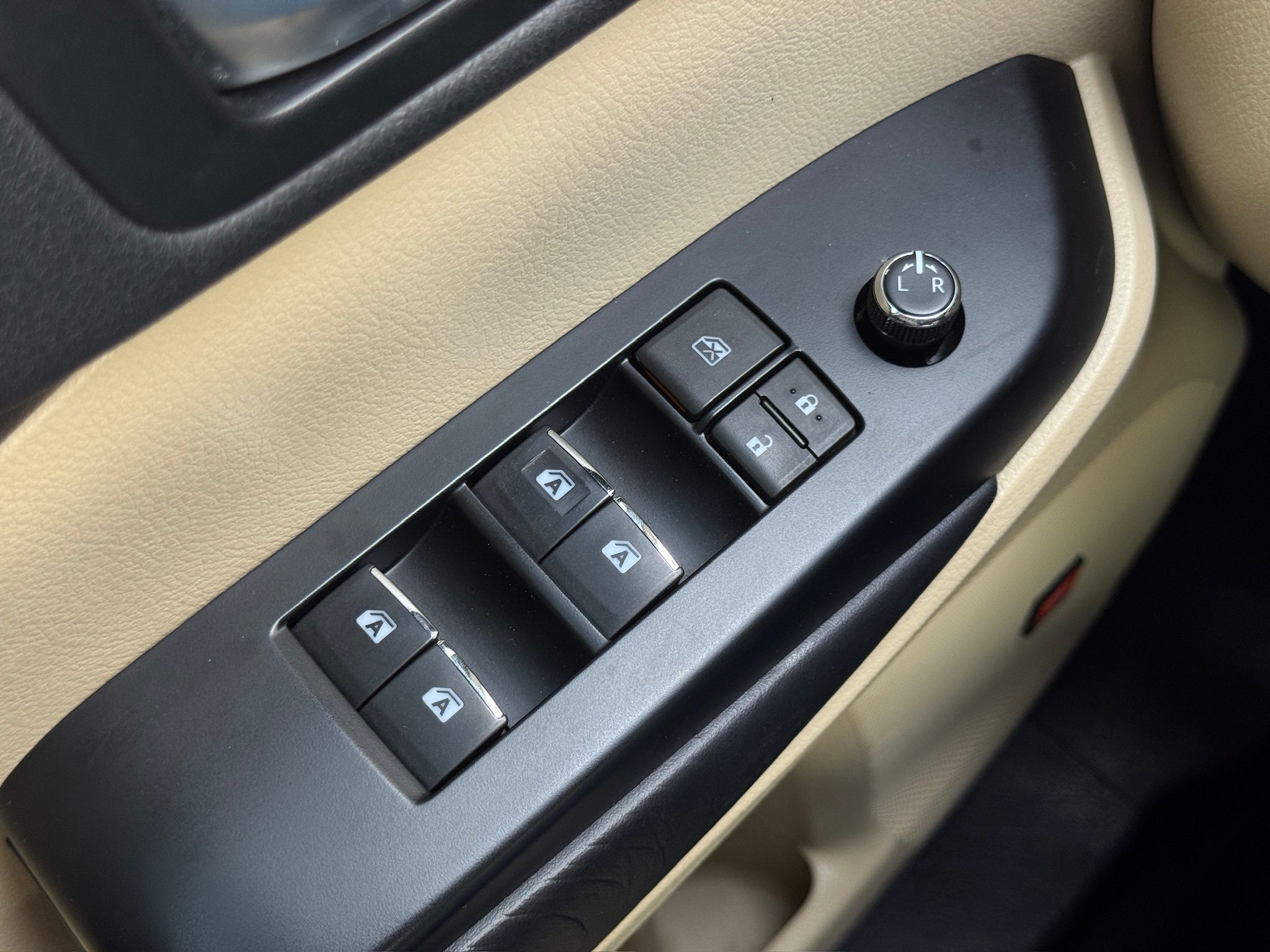 2019 Toyota Highlander Limited Platinum White at Gullo Toyota
