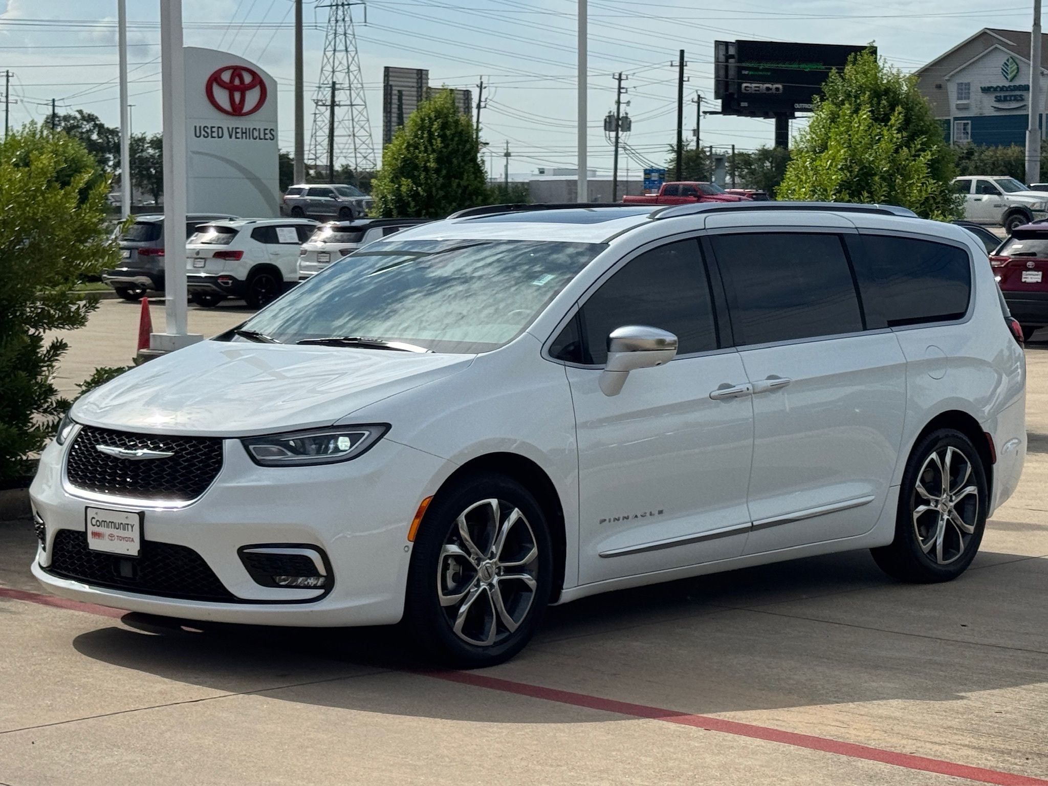 2024 Chrysler Pacifica Pinnacle White at Community Honda