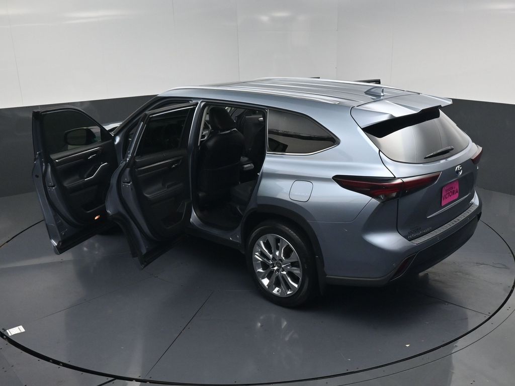 2024 Toyota Highlander Hybrid Limited  at Toyota of Victoria