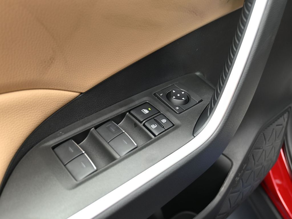 2025 Toyota RAV4 XLE - 5