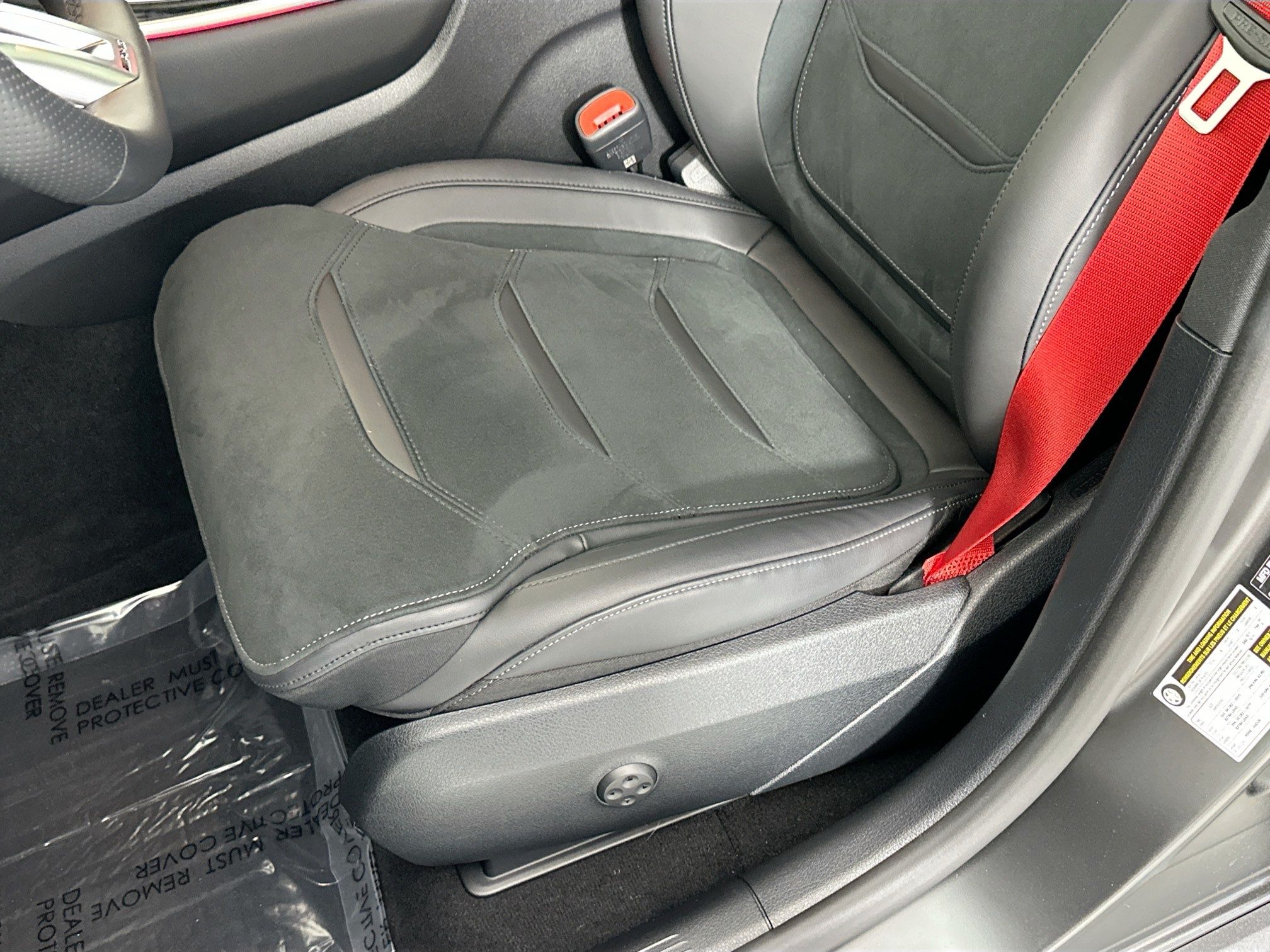 used 2025 Mercedes-Benz GLC car, priced at $89,998