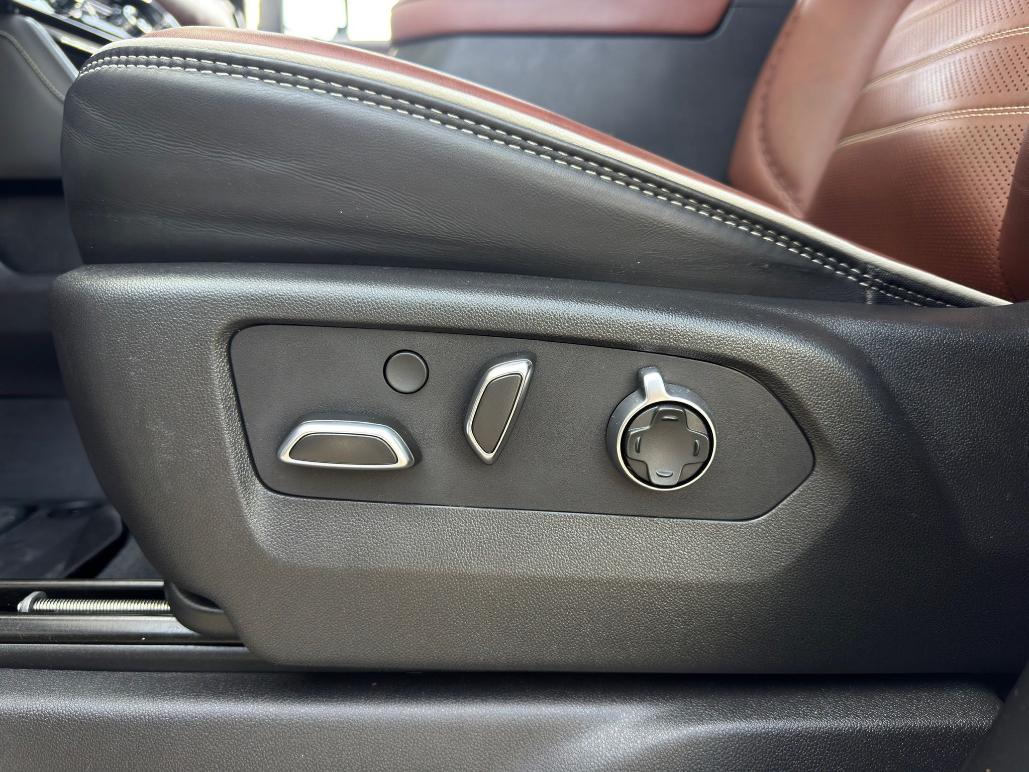 2024 GMC Sierra 2500HD Denali Ultimate White at South Houston Nissan