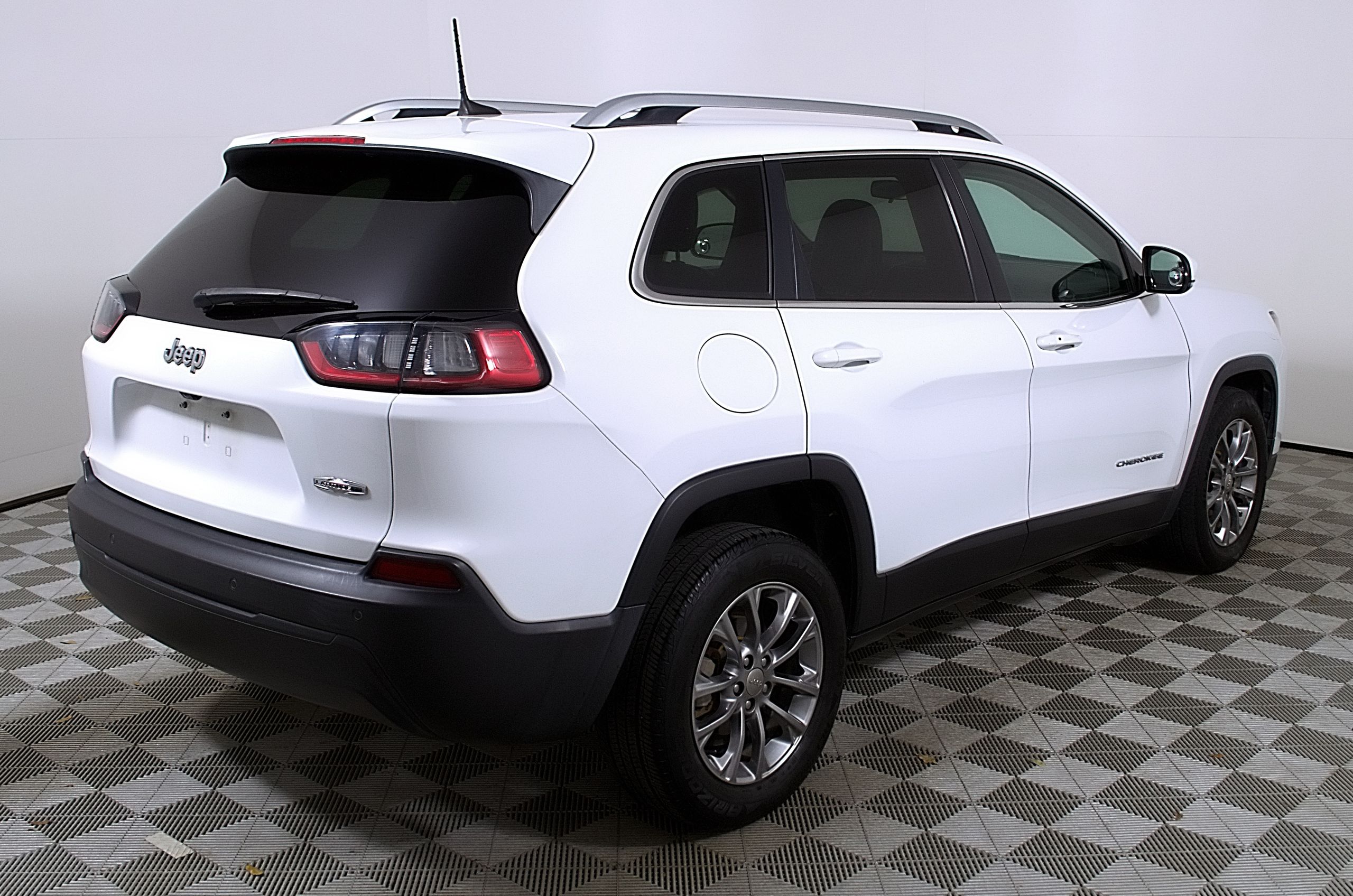 View vehicle photo 7