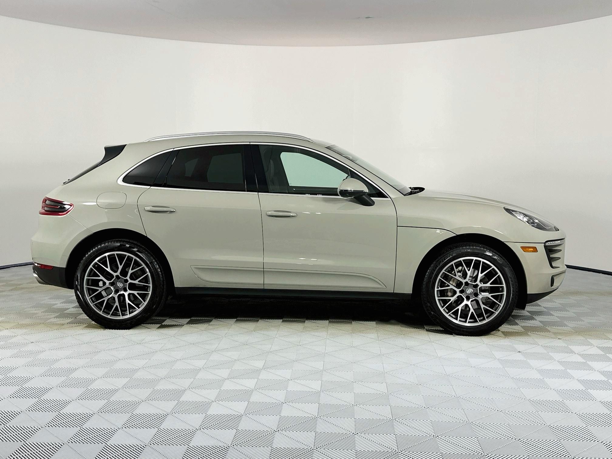 used 2018 Porsche Macan car