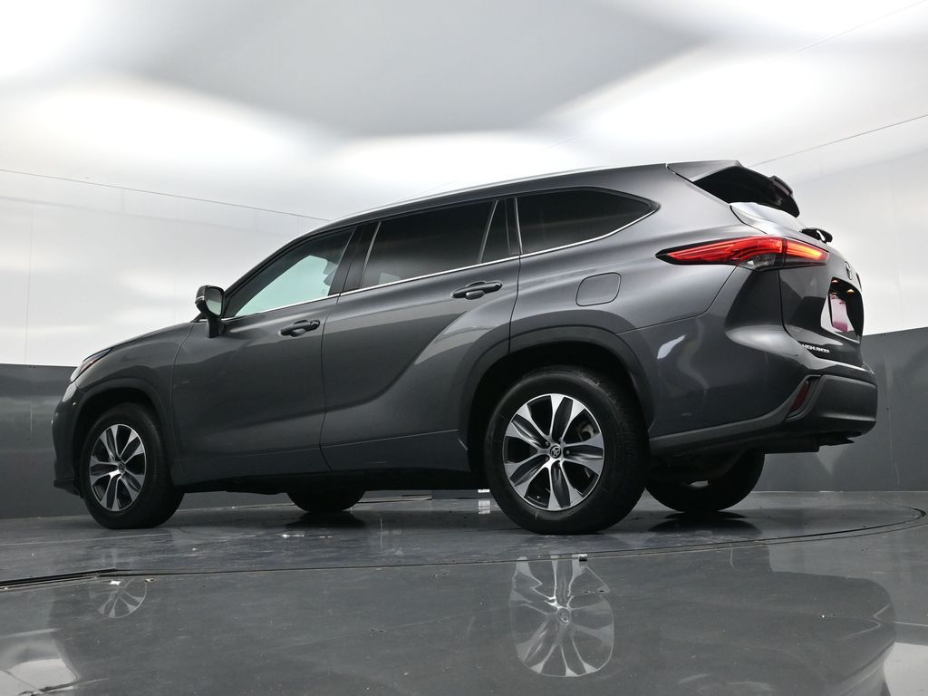 2022 Toyota Highlander XLE Gray at Gullo Toyota