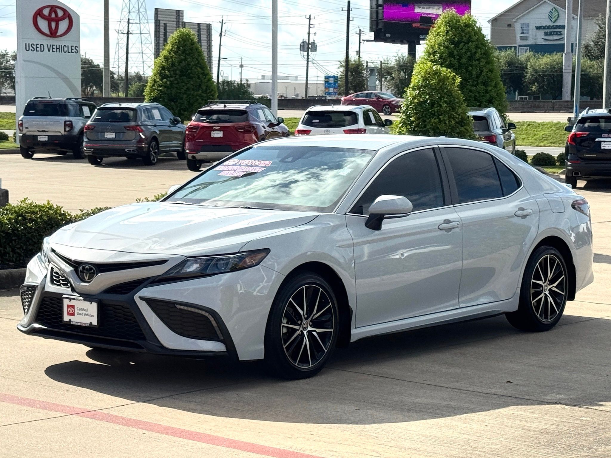 2023 Toyota Camry SE White at Supreme Chevrolet of Gonzales