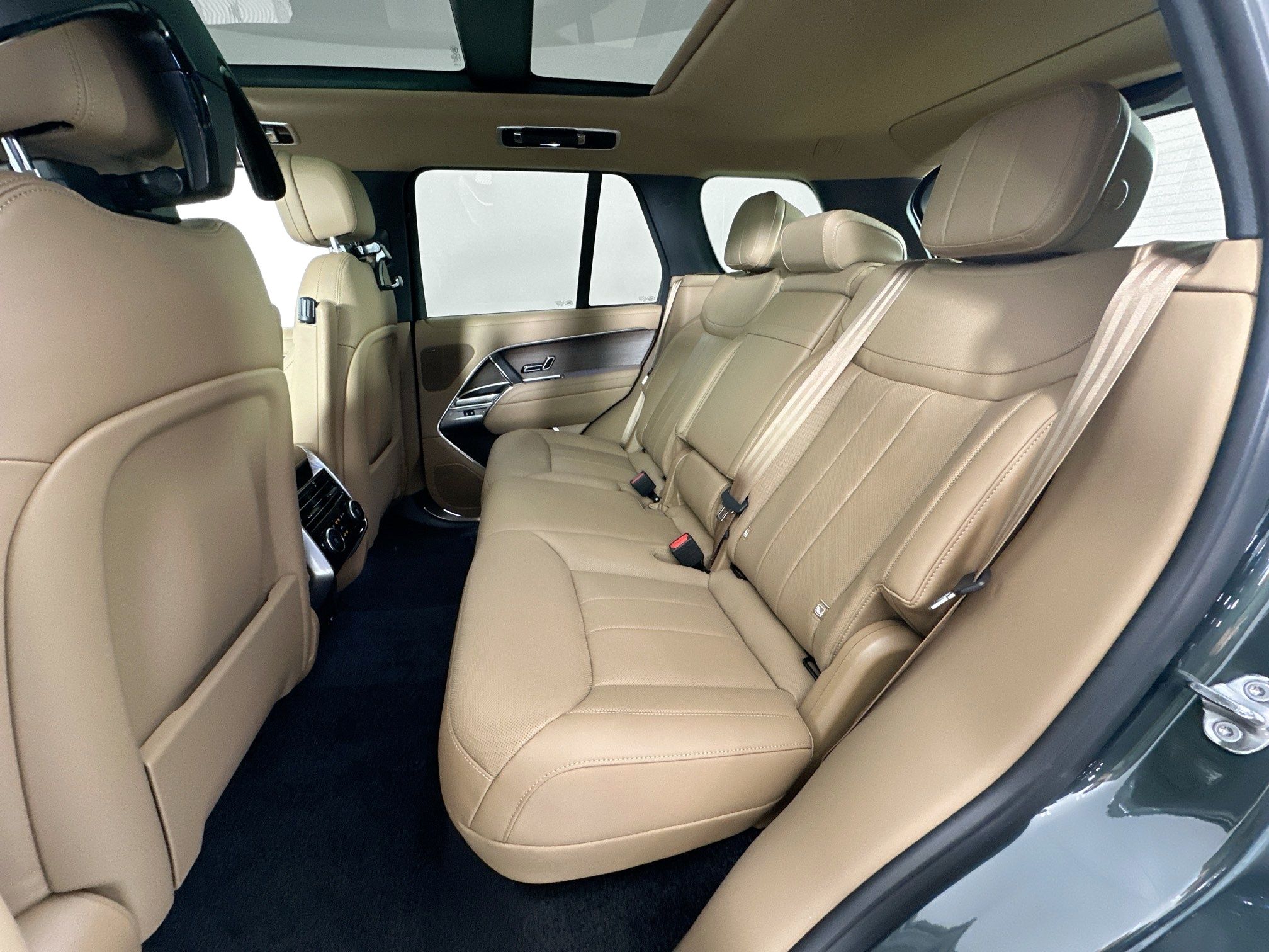 new 2026 Land Rover Range Rover Plug-In Hybrid car, priced at $134,950