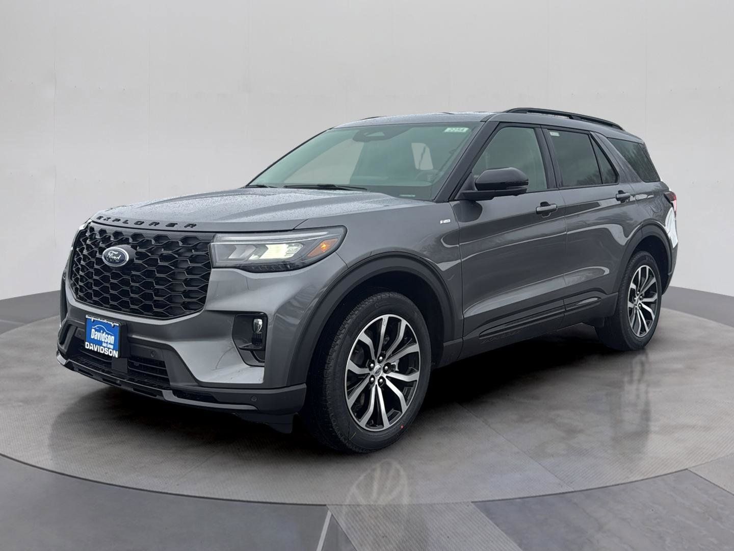 2026 Ford Explorer ST-LINE's photo