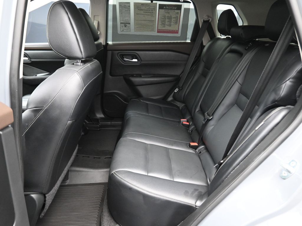 2023 Nissan Rogue SL - 10