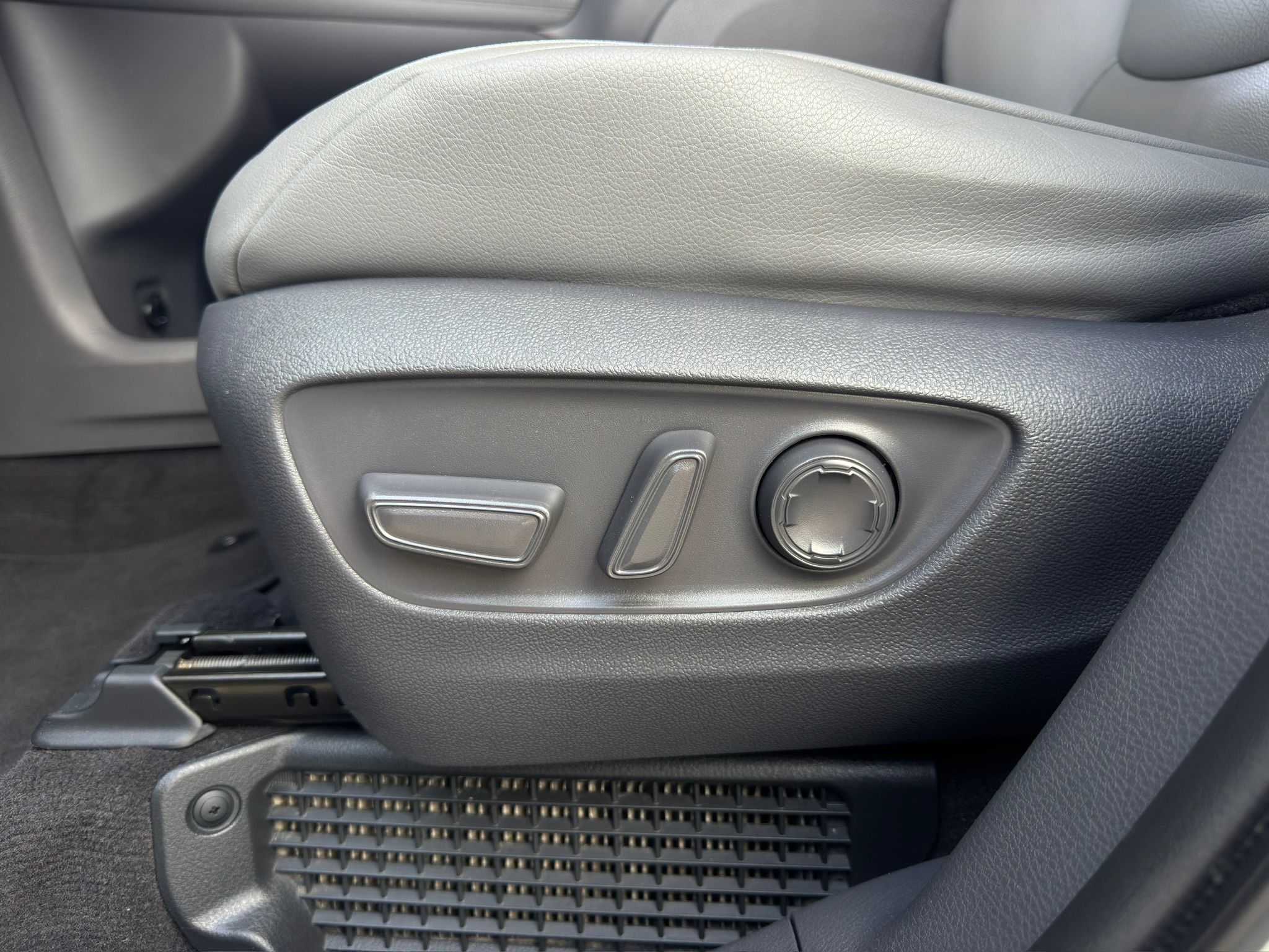 2021 Toyota Sienna XLE - 9