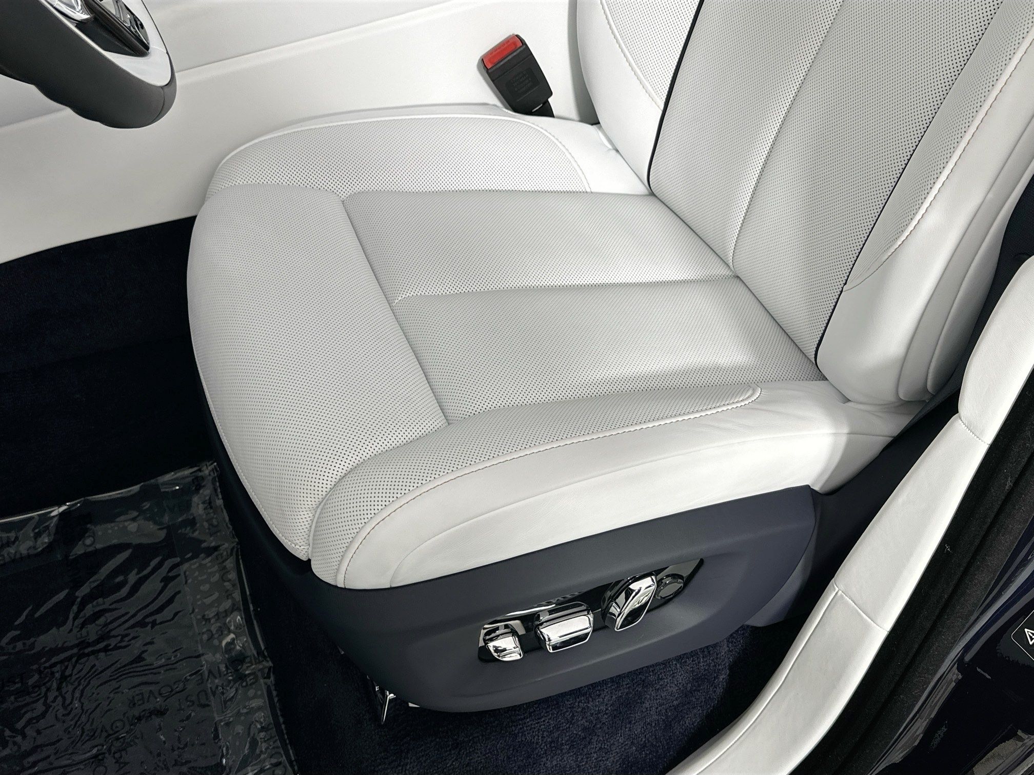 new 2027 Rolls-Royce Cullinan car, priced at $527,250