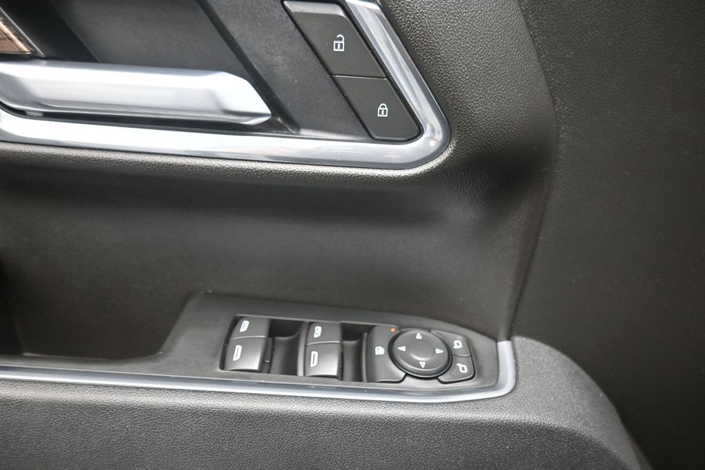 2025 Chevrolet Silverado 1500 LT - 11