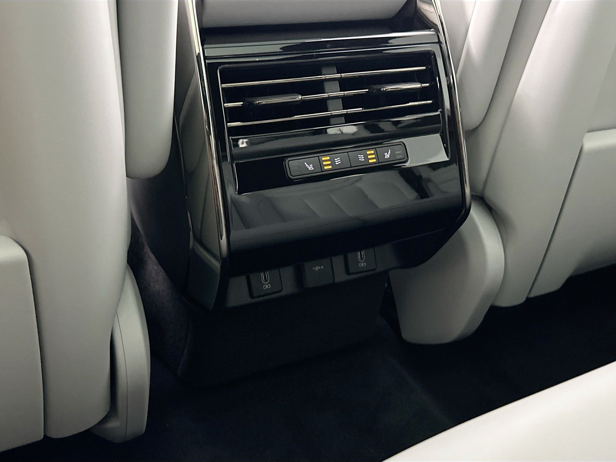 new 2026 Land Rover Range Rover Sport car, priced at $91,510