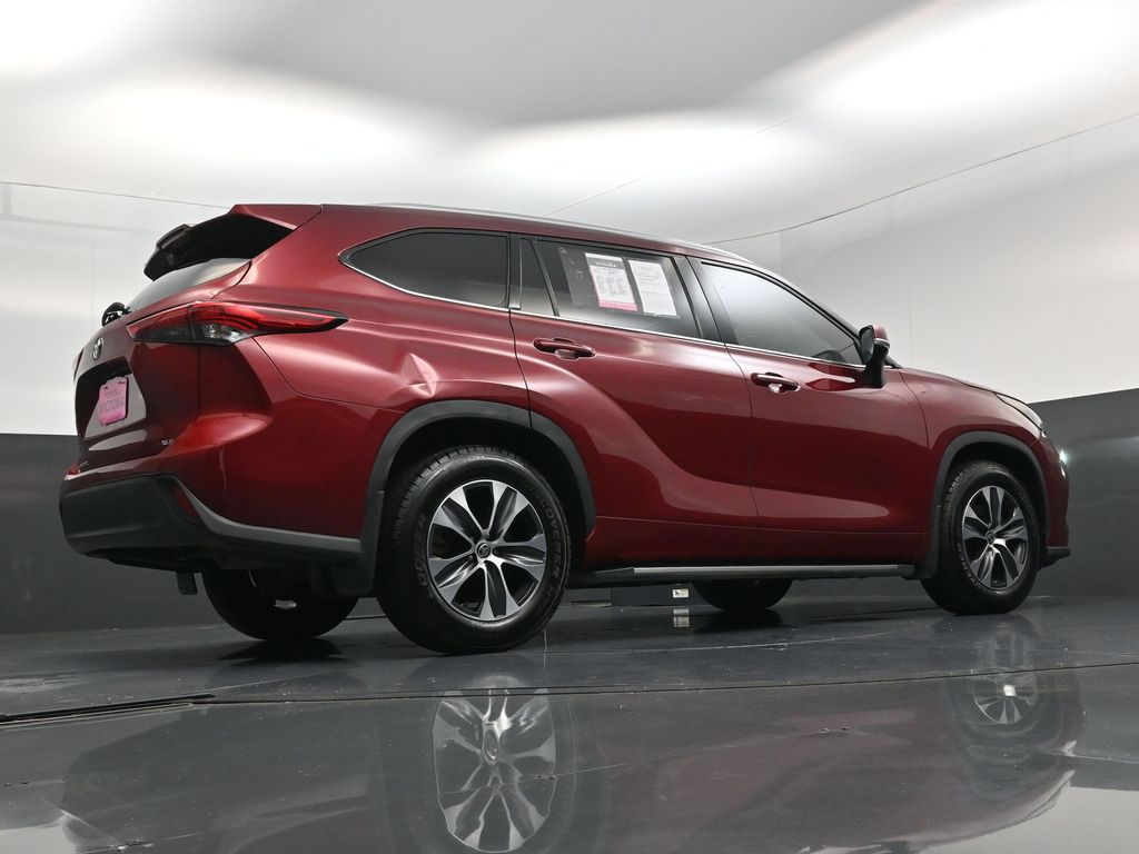 2022 Toyota Highlander XLE Red at Emmons Autoplex