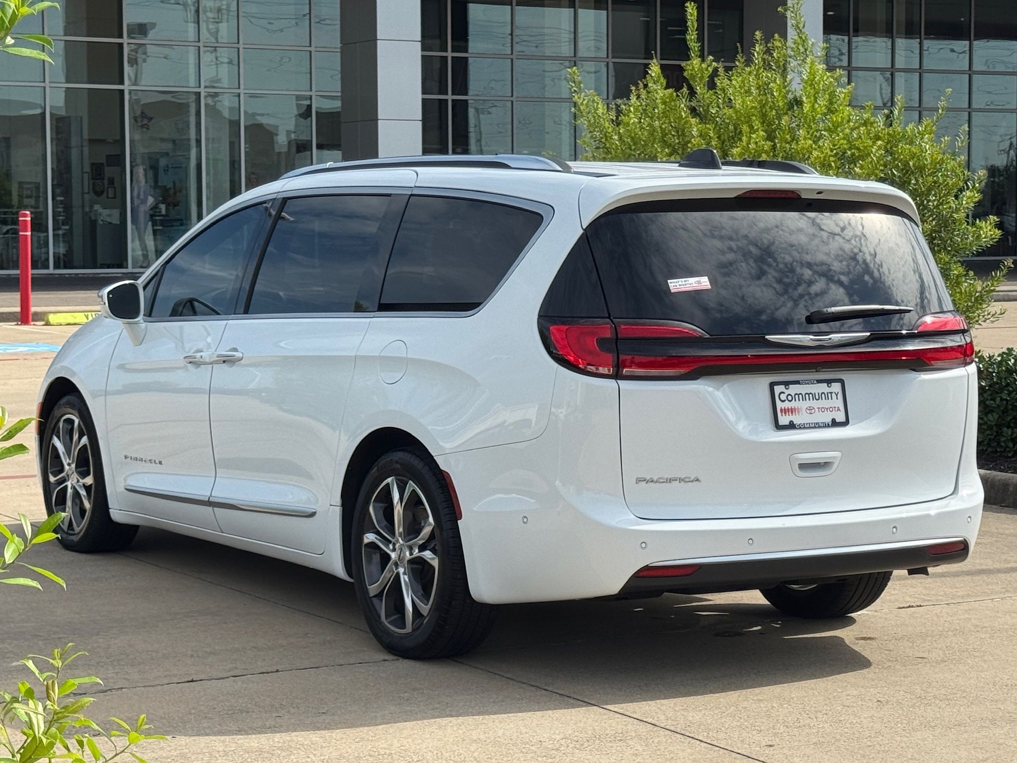 2024 Chrysler Pacifica Pinnacle White at Community Honda
