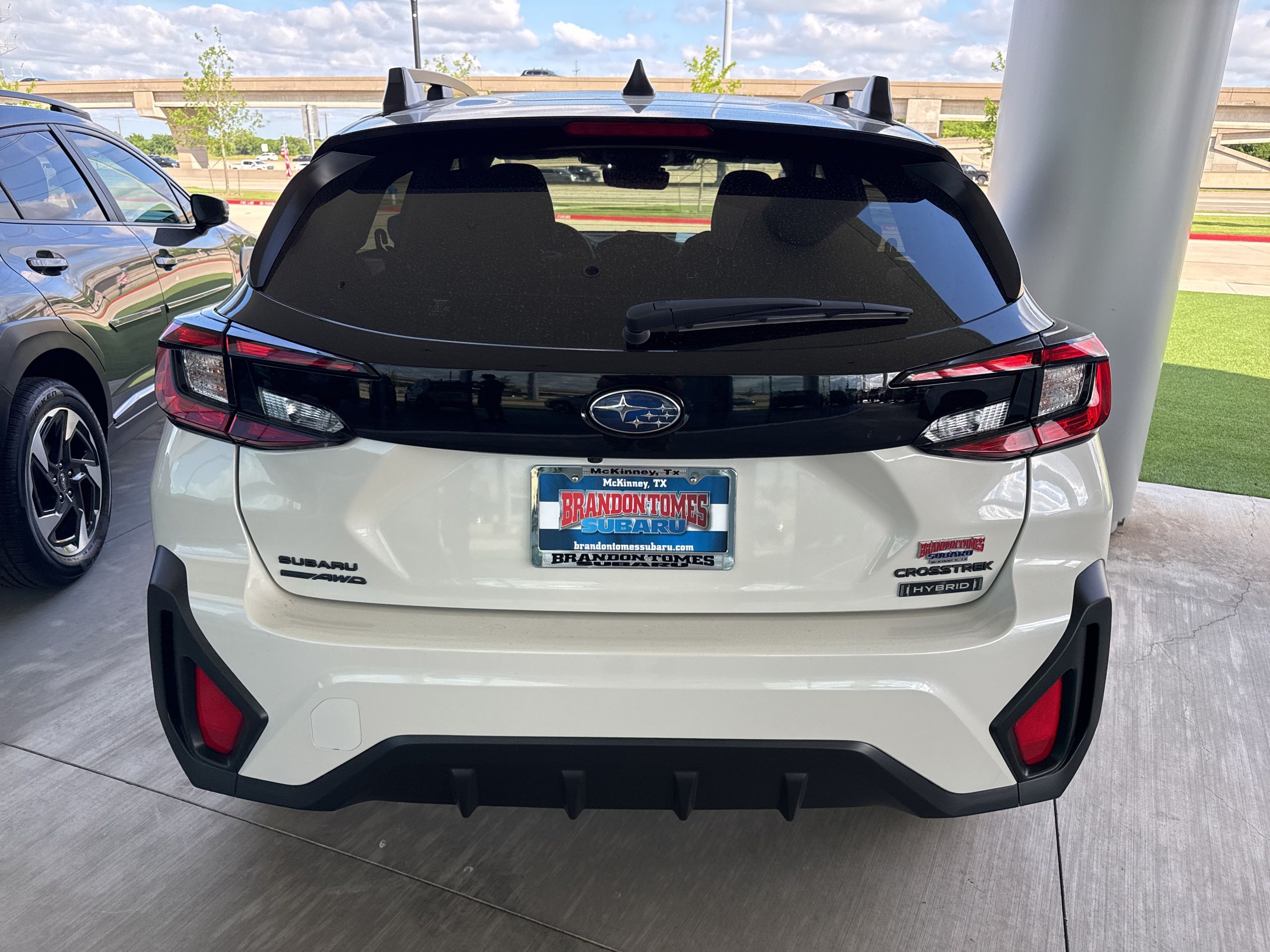 View vehicle photo 3