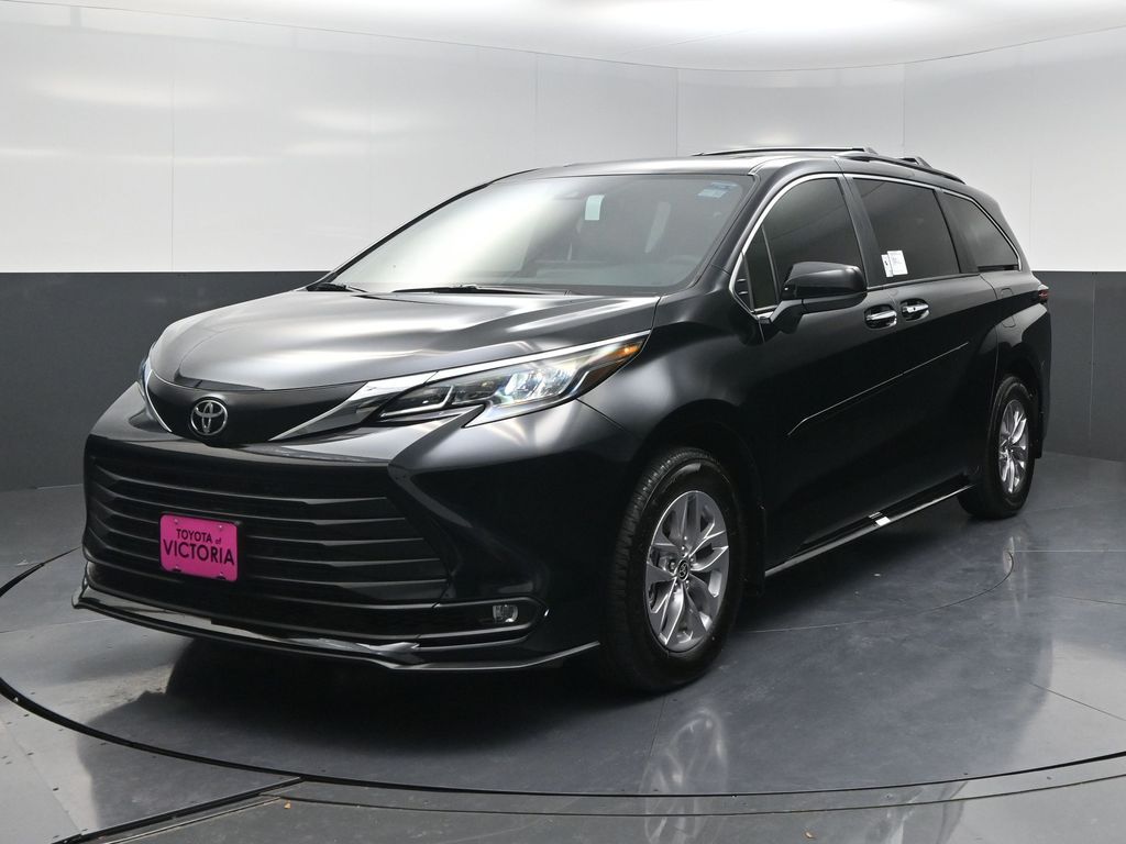2026 Toyota Sienna XLE - 1