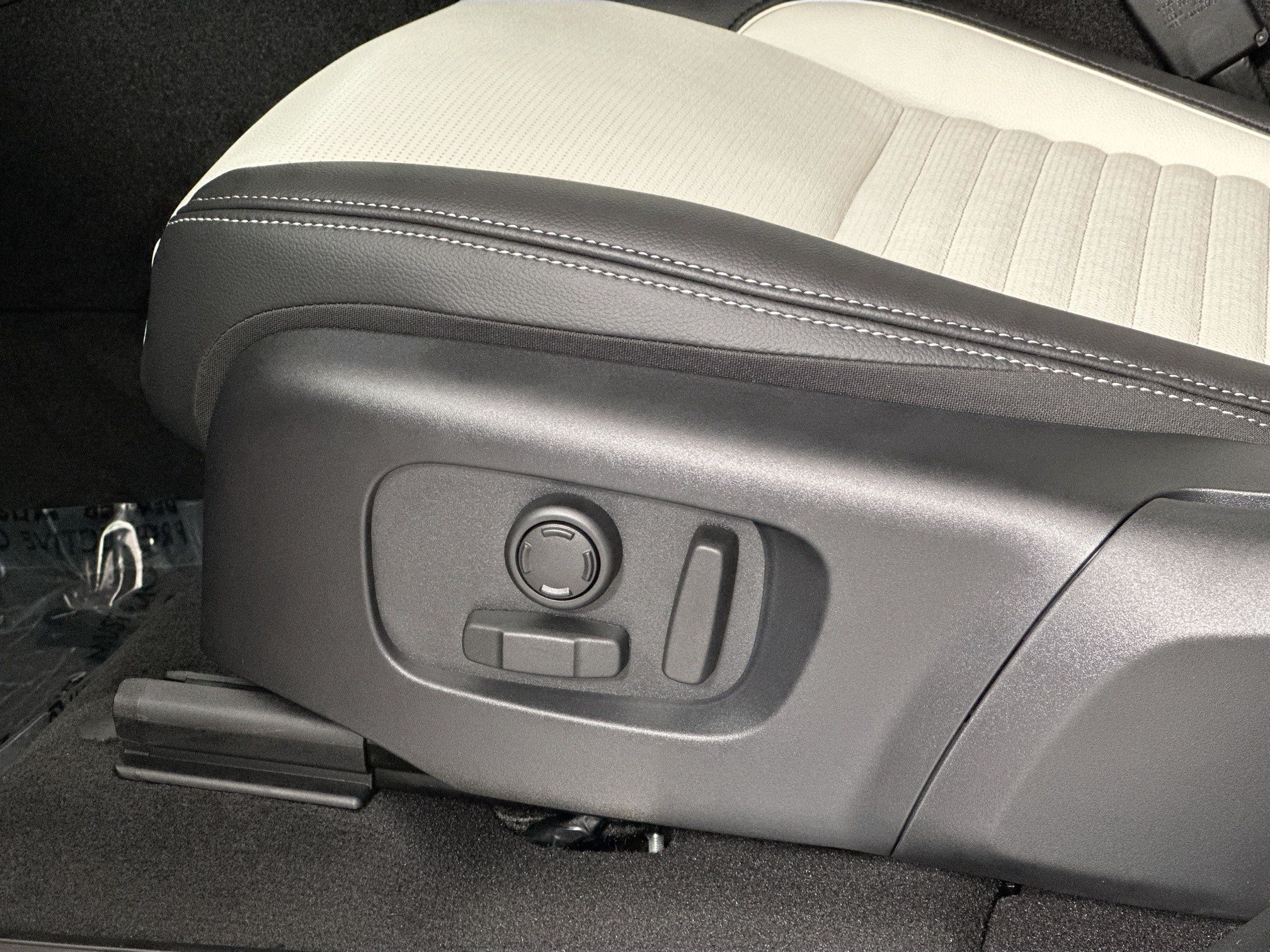 new 2026 Land Rover Discovery Sport car, priced at $53,075