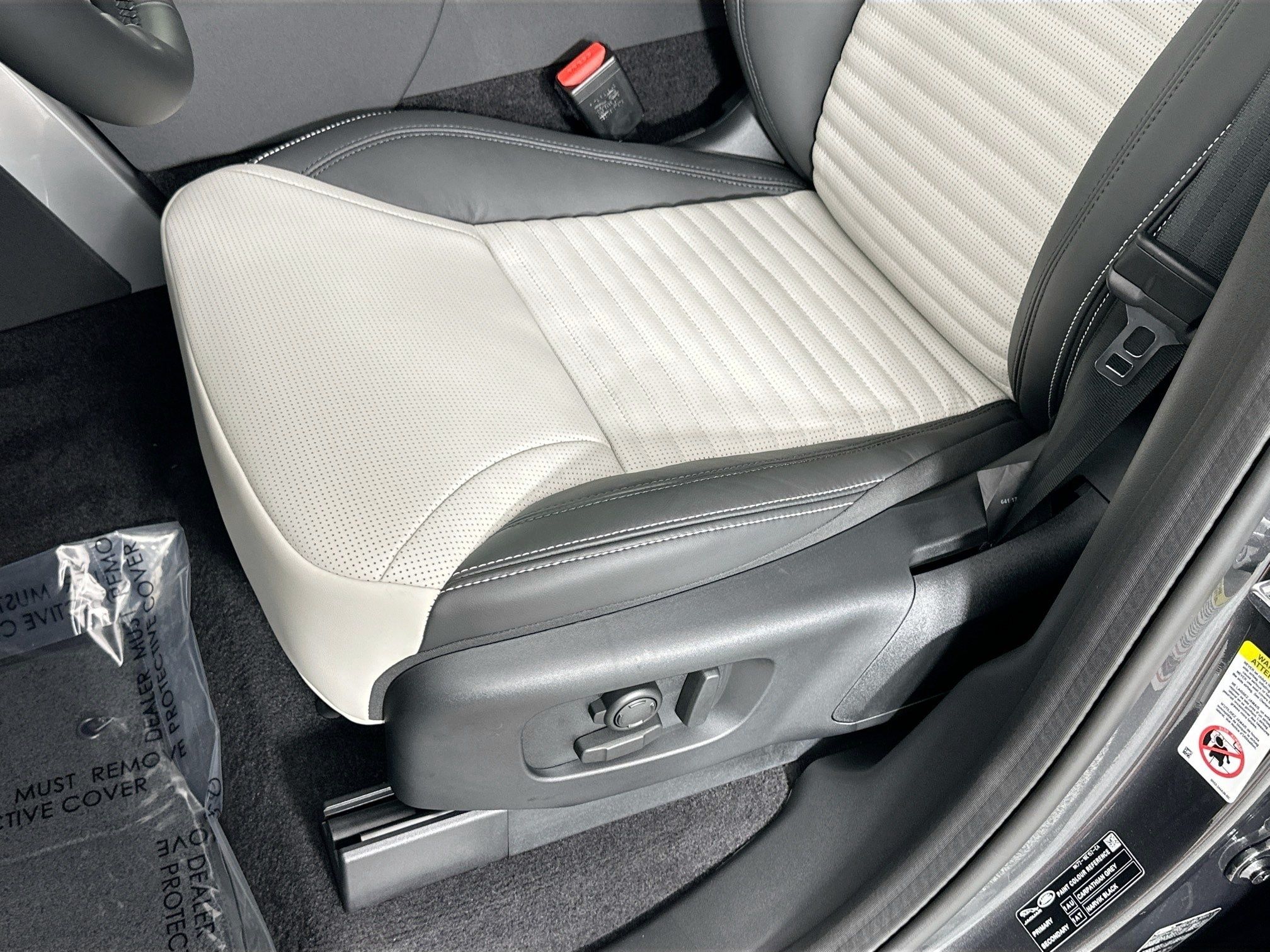 new 2025 Land Rover Discovery car, priced at $79,478