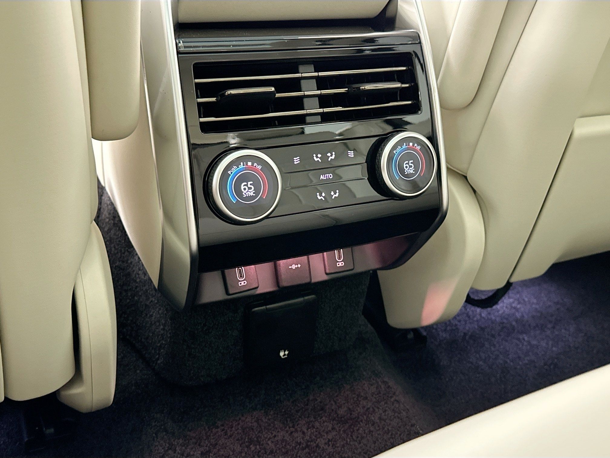 new 2026 Land Rover Range Rover Plug-In Hybrid car, priced at $133,760