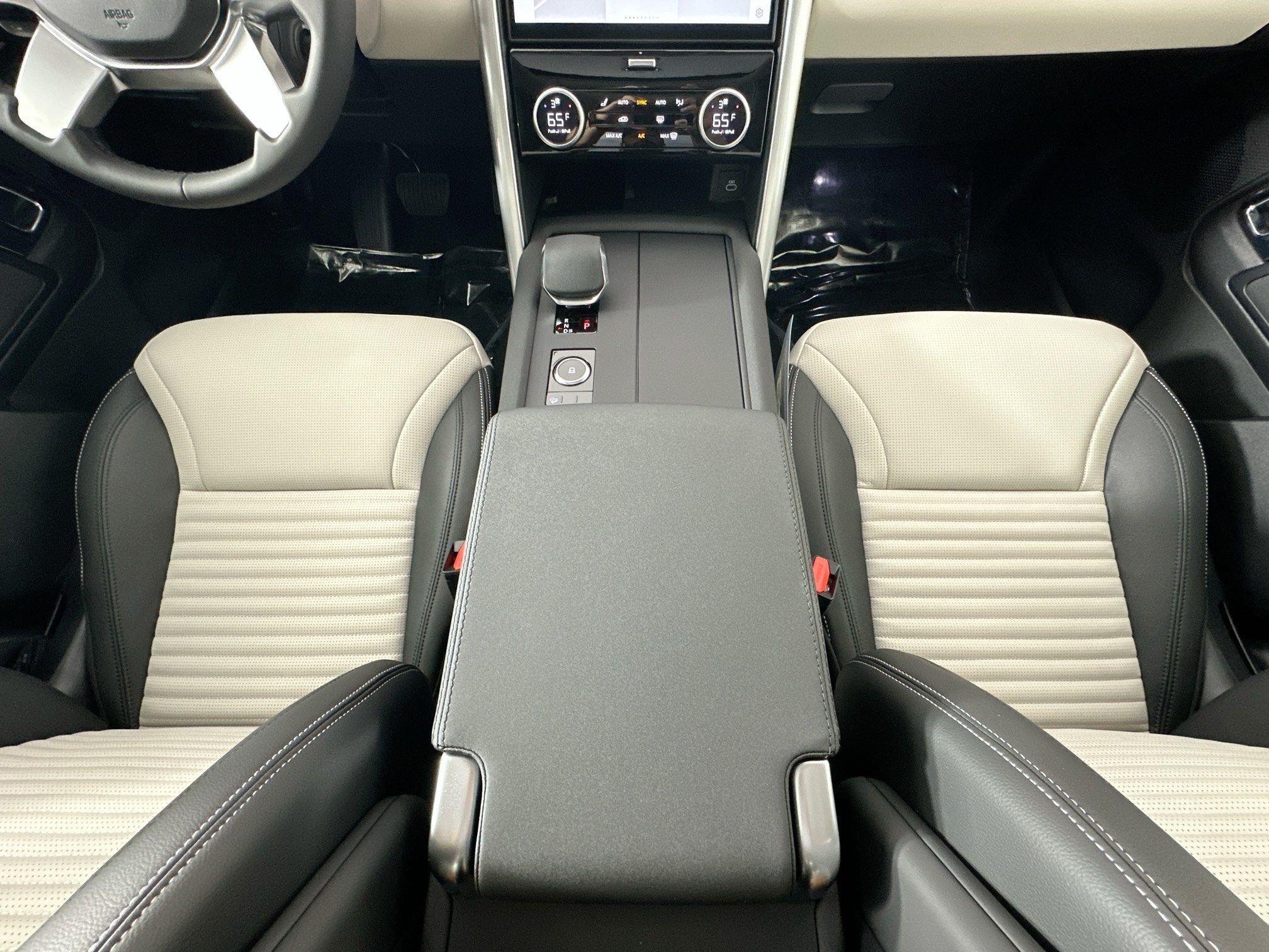 used 2025 Land Rover Discovery car, priced at $49,995